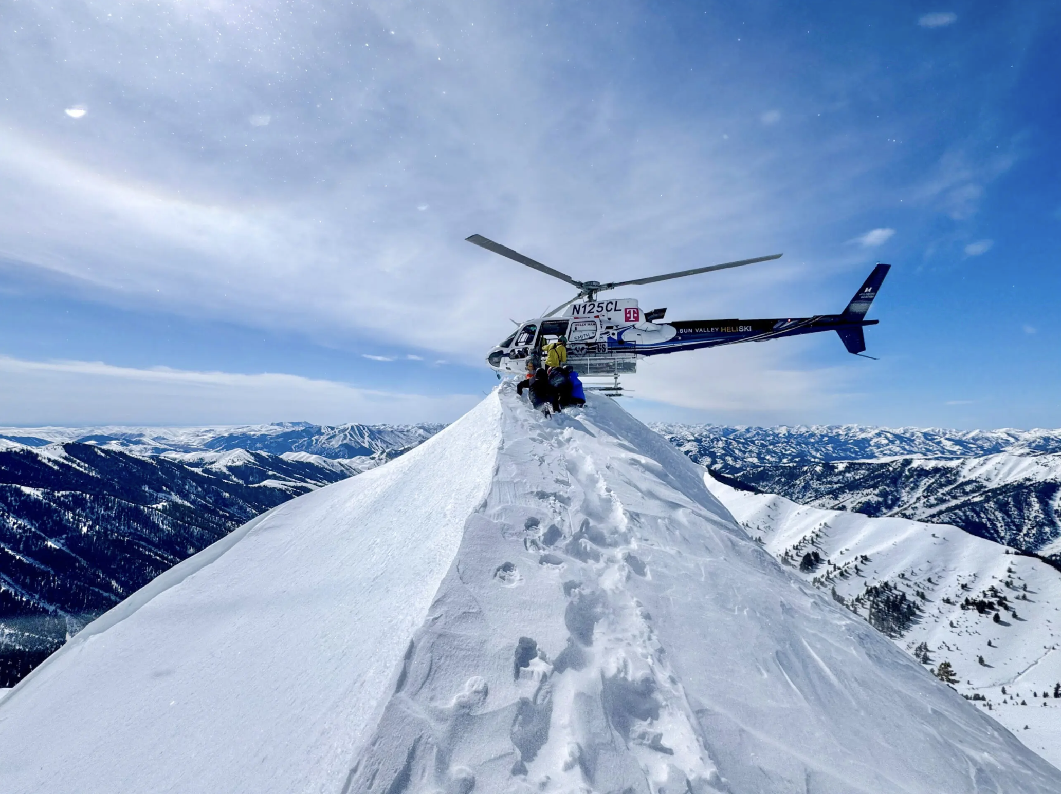 Helicopter Skiing - Image 3