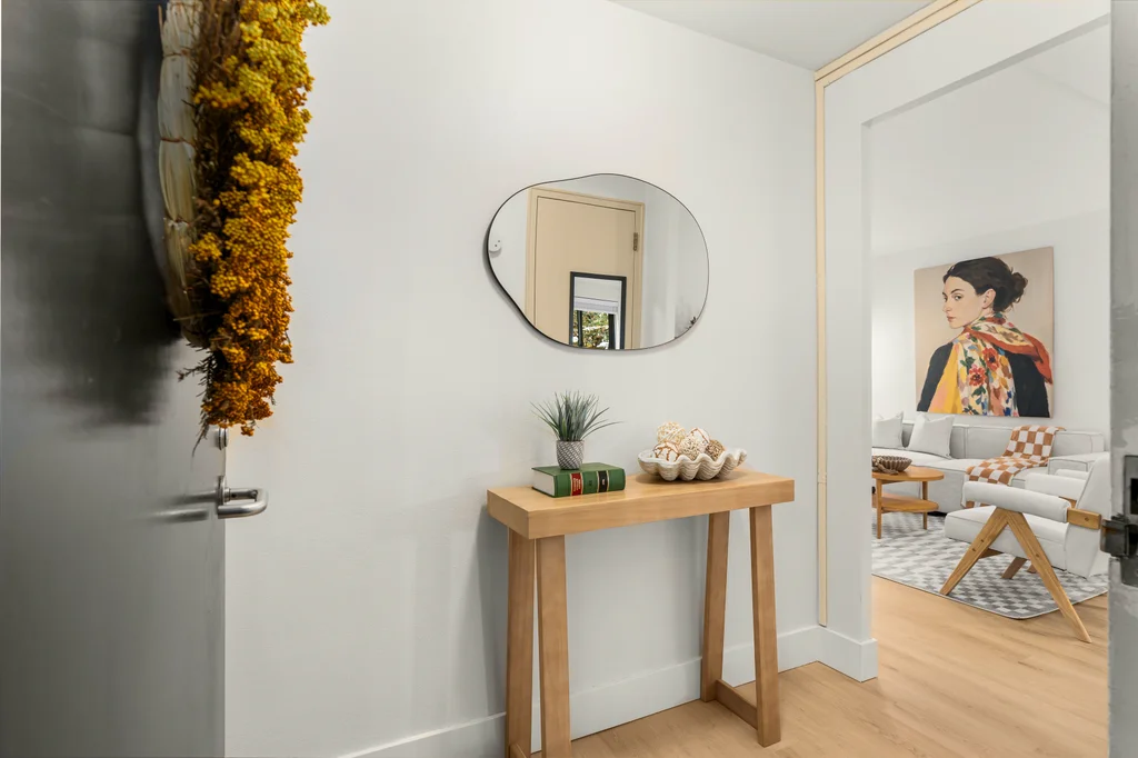1105 Spring St #304 Seattle, WA- Entryway