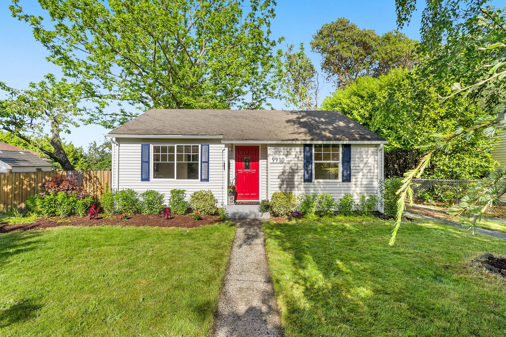 Welcome home to charming home in desirable Arbor Heights of West Seattle.