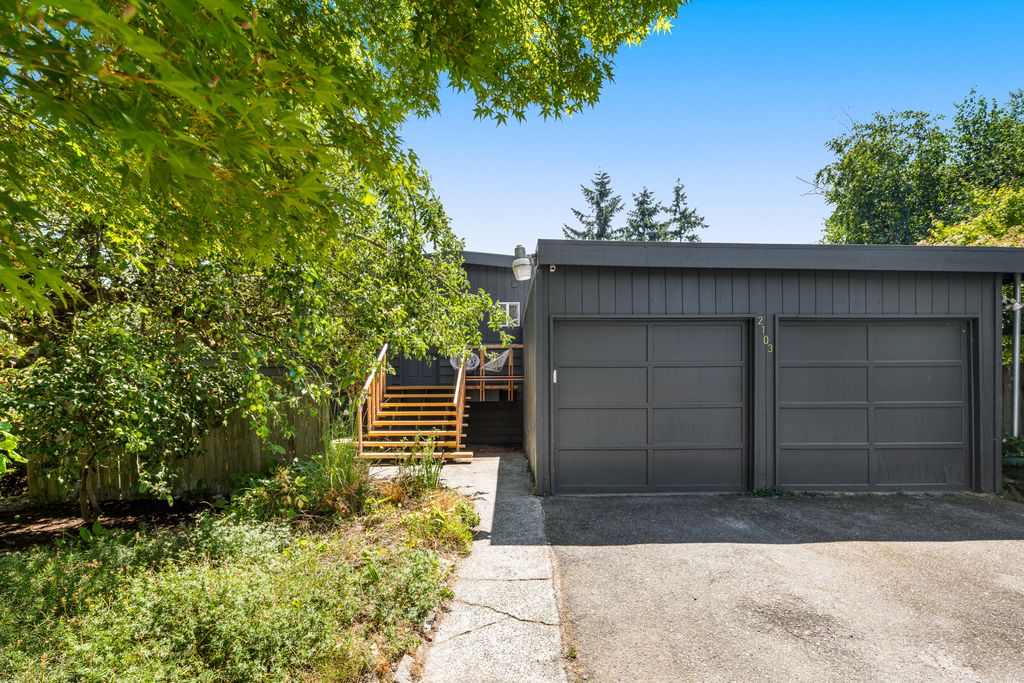 2103 SW 110th St Seattle, WA-4