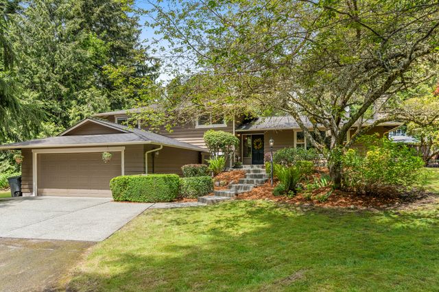 Beautiful home on 1.53 acre lot!