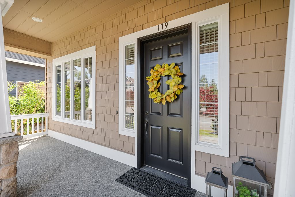 Large covered front porch!