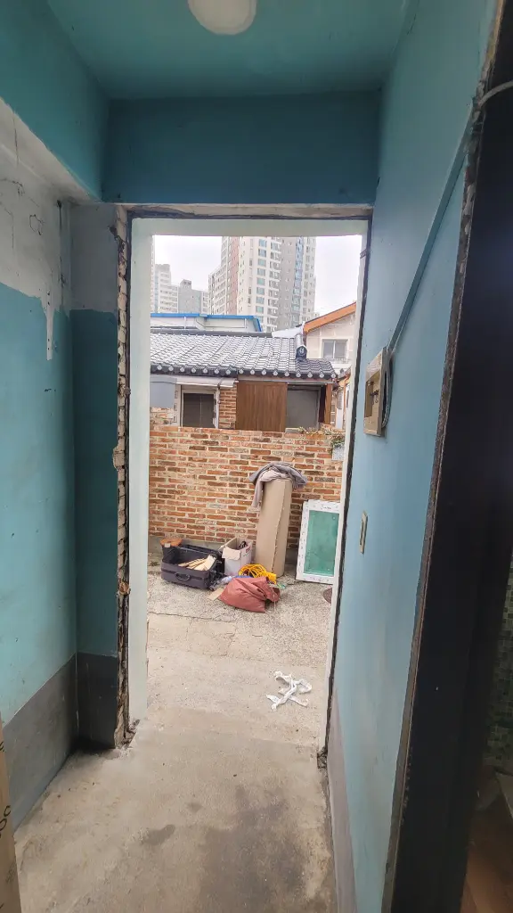 낡은 현관문, 복층 미스트 단열방화문 교체 2/3