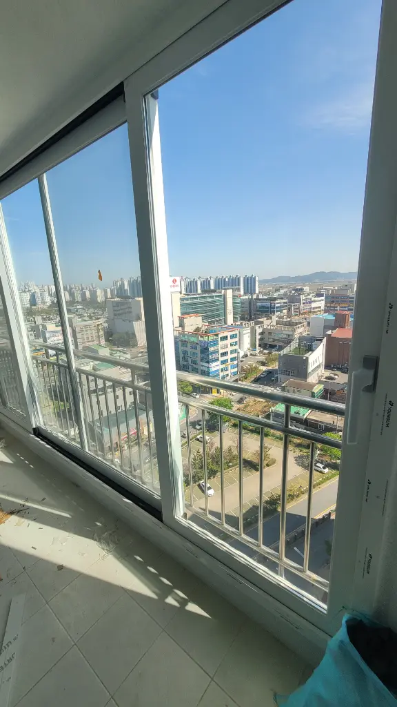 단열·기밀성 잡은 영림프라임 발코니 창 시공 3/3