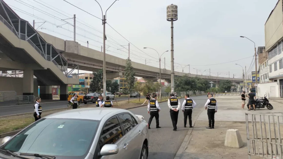 Muere cantante del grupo musical Armonía 10 en un atentado al autobús de la banda en Lima, Perú