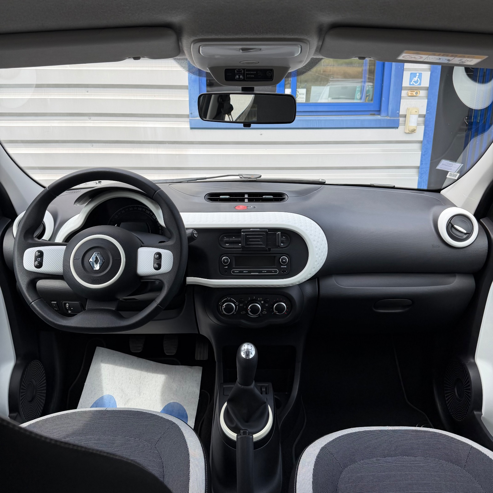 Renault Twingo 1.0 SCe 70ch Zen Euro6 — photo 3