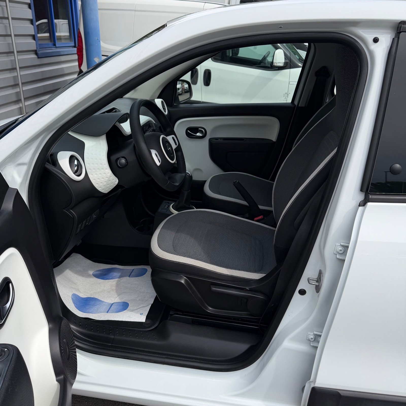 Renault Twingo 1.0 SCe 70ch Zen Euro6 — photo 4