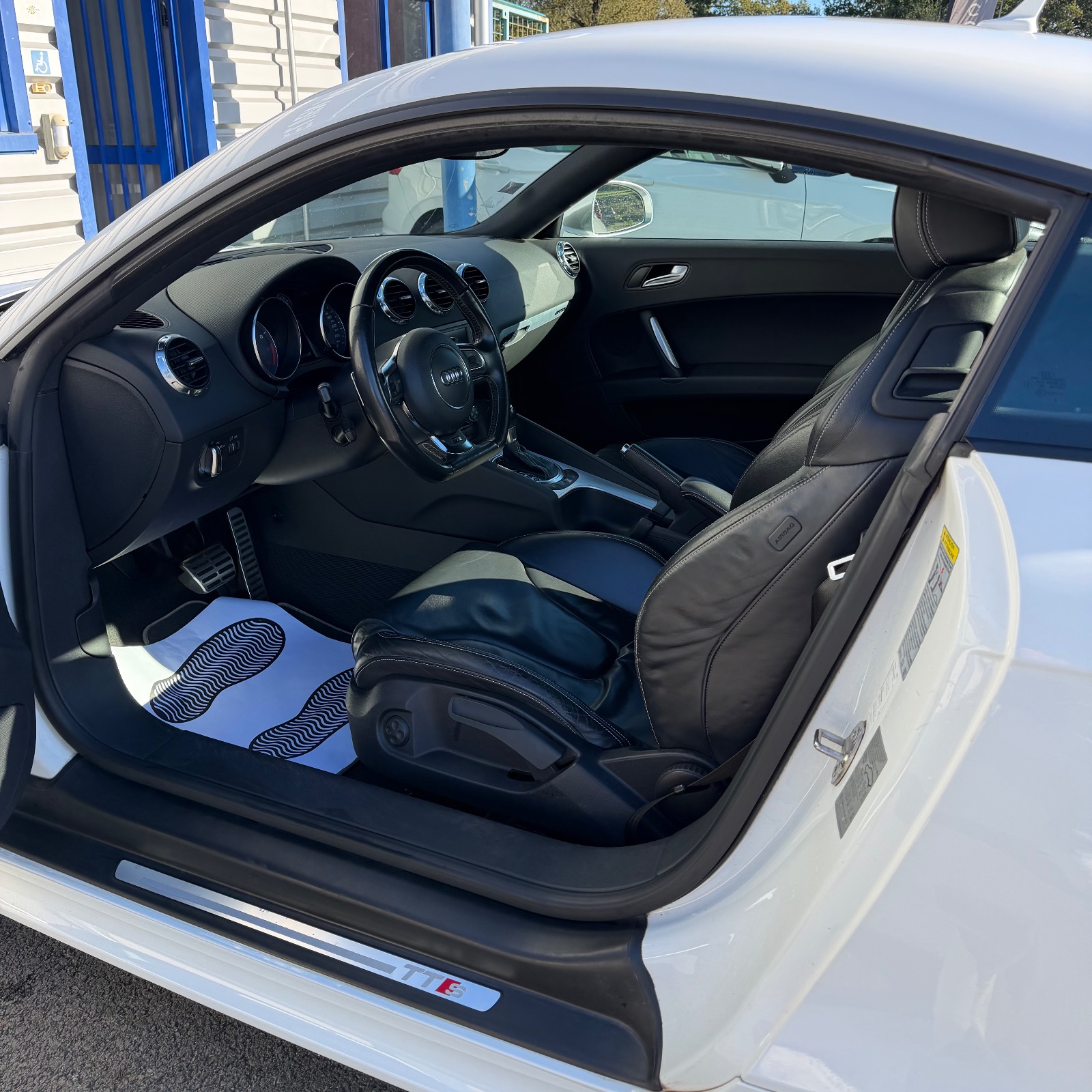 AUDI TTS 2.0 TFSI 272ch Quattro S-Tronic 6 — photo 4