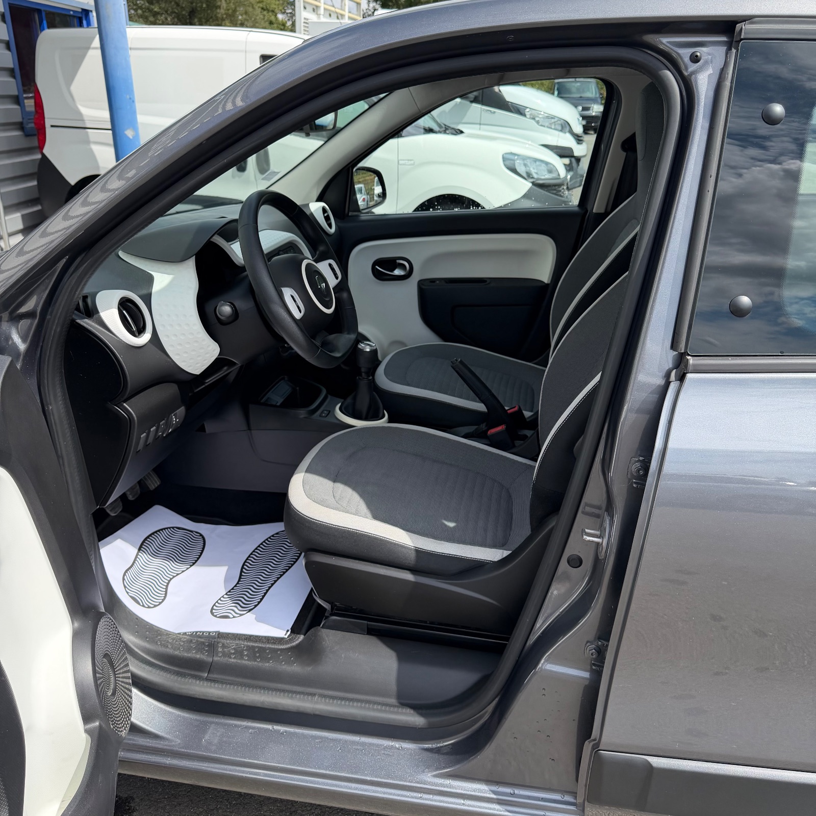 Renault Twingo 1.0 SCe 65ch Zen - 21 — photo 4