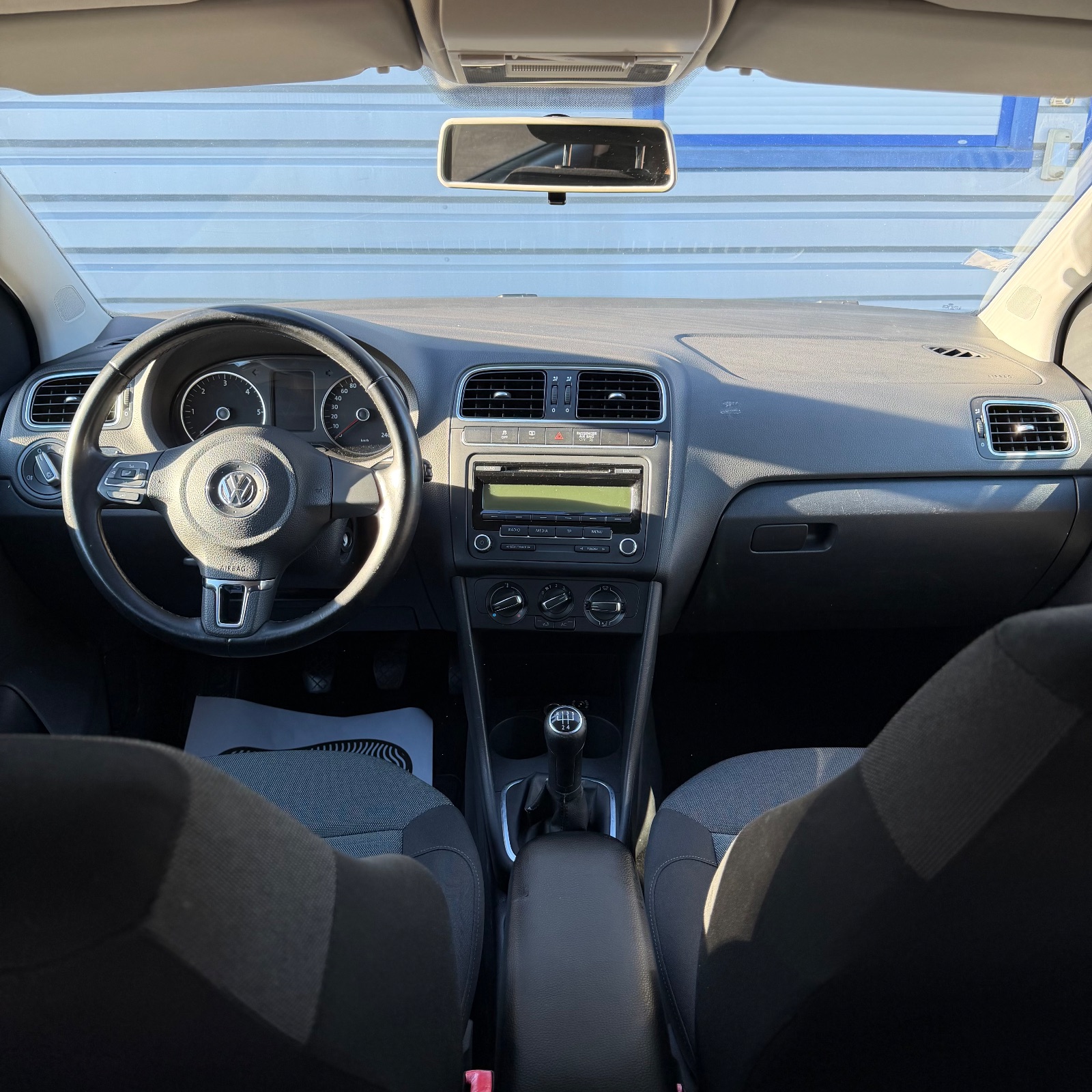 VOLKSWAGEN Polo 1.6 TDI 90ch FAP Confortline 5p — photo 3