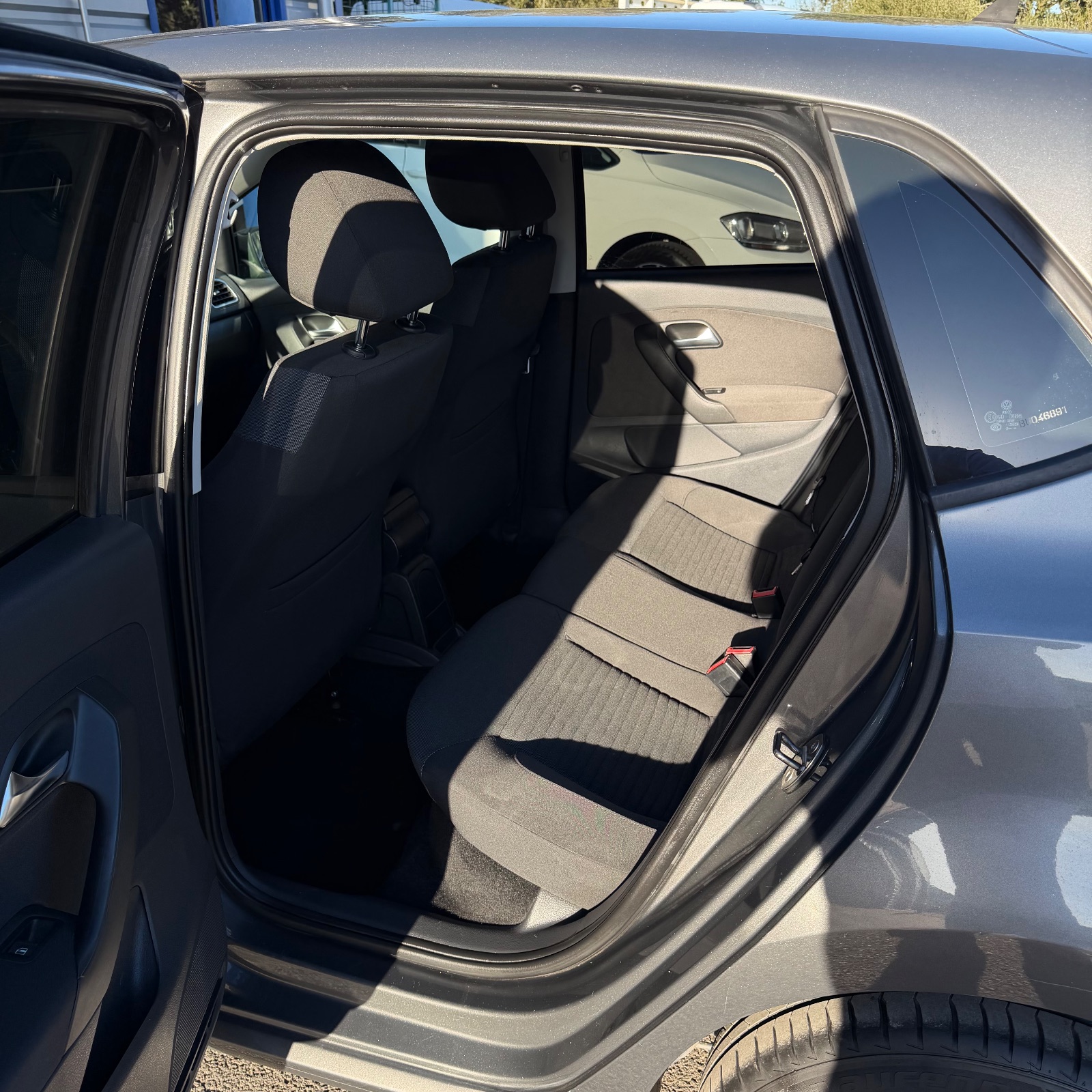 VOLKSWAGEN Polo 1.6 TDI 90ch FAP Confortline 5p — photo 5