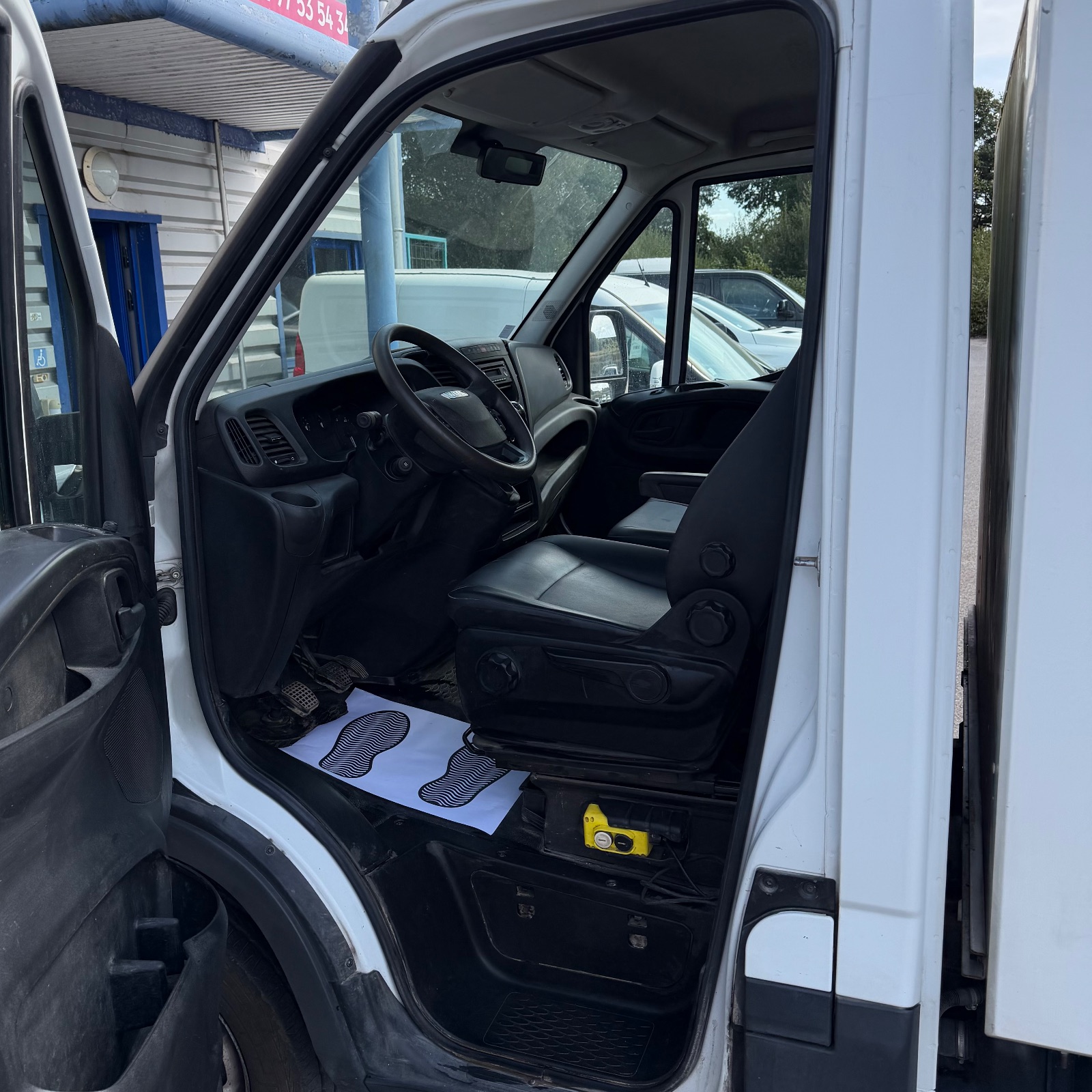 IVECO 35C14 IVECO 35C14 2.3 140 Benne BVM6 - 2P — photo 3