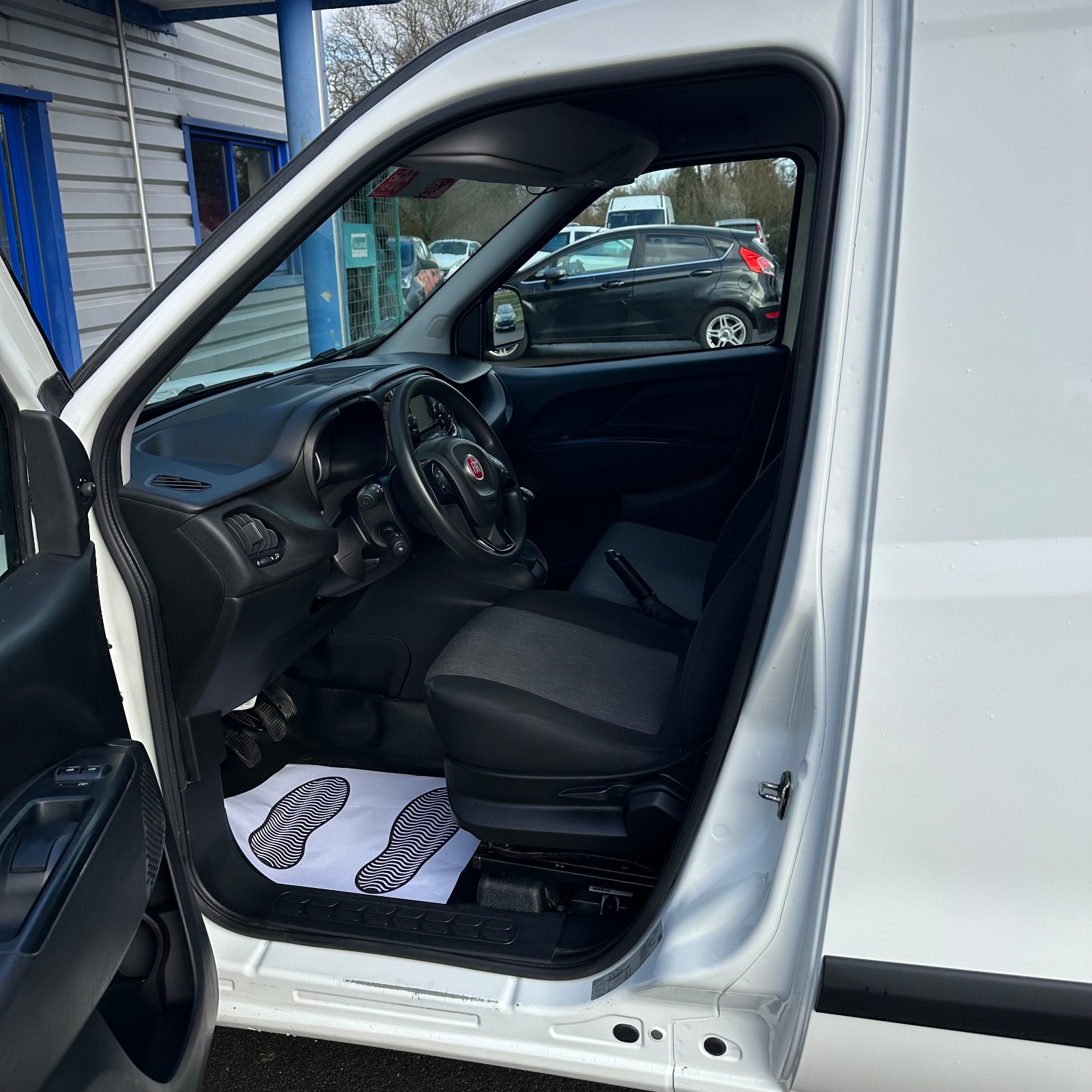 FIAT Doblo Cargo 1.3 MultiJet 95ch Pro Lounge — photo 3