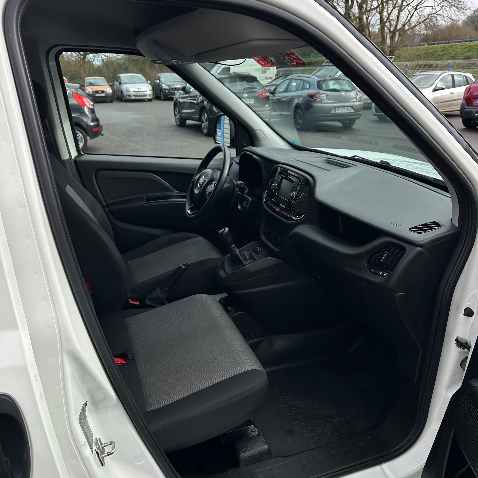 FIAT Doblo Cargo 1.3 MultiJet 95ch Pro Lounge — photo 4