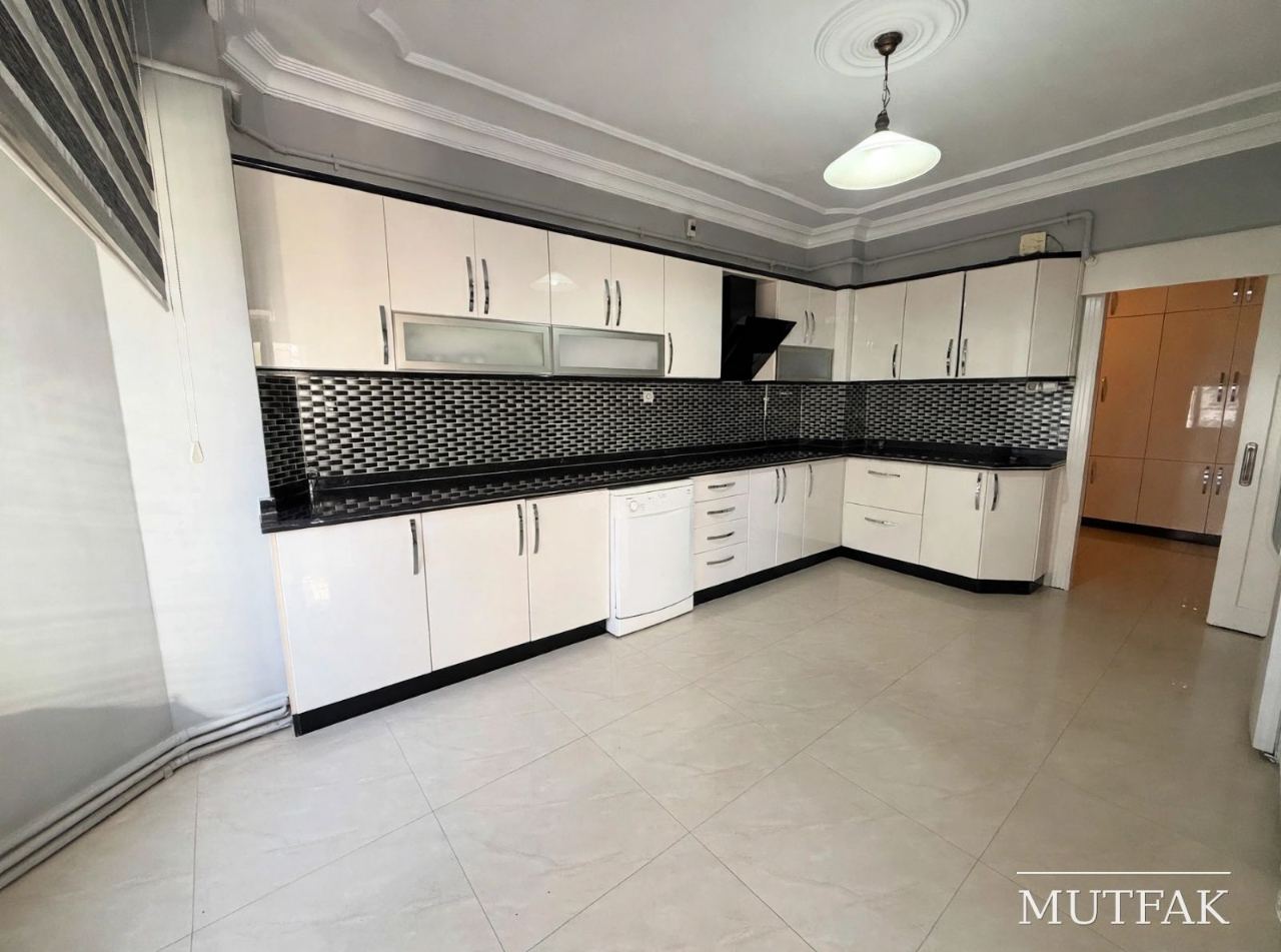 ATATÜRK'TE BAKIMLI VE MASRAFSIZ 4+1 DAİRE