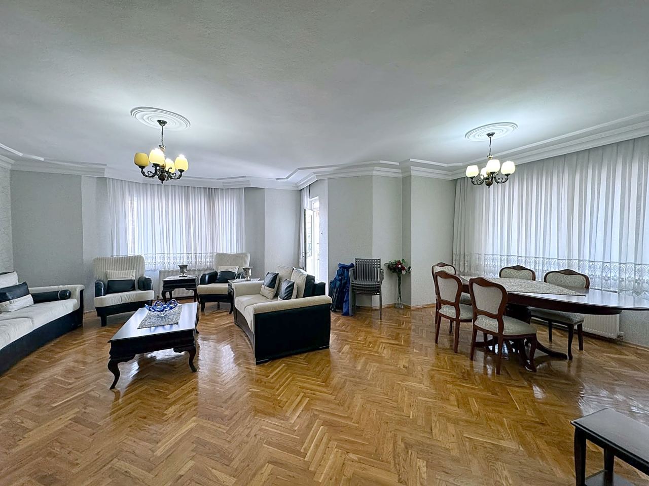 ATATÜRK'TE BAKIMLI VE MASRAFSIZ 4+1 DAİRE
