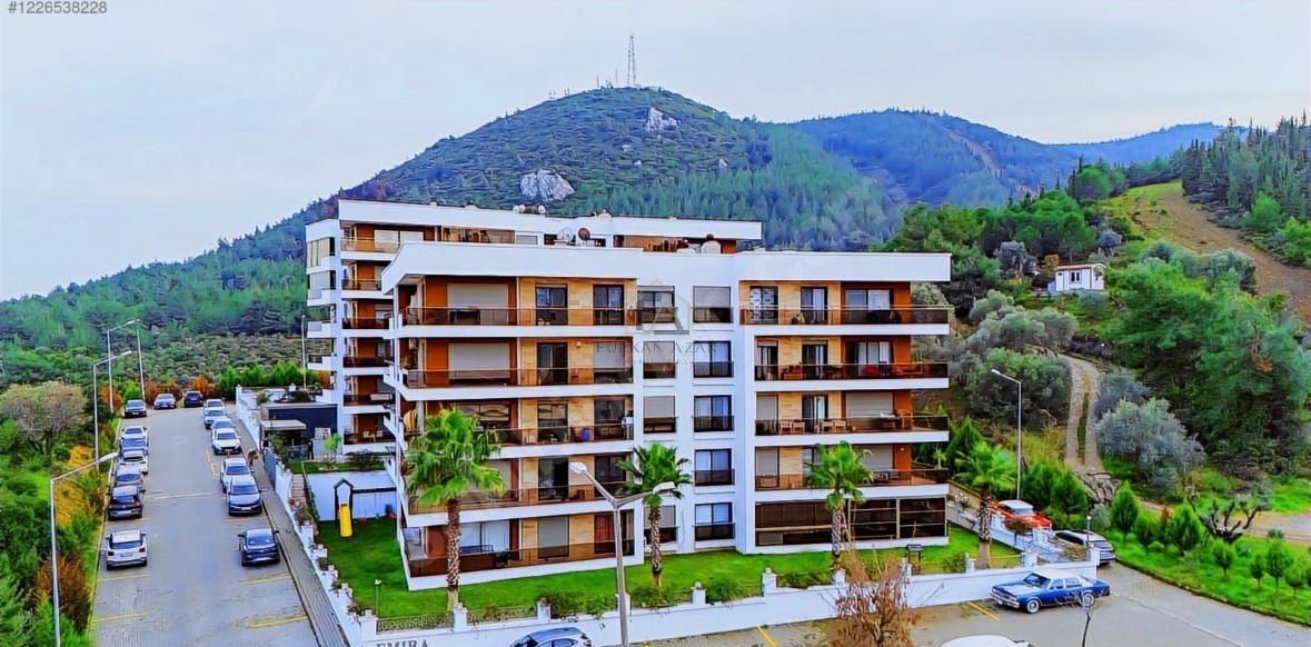 GAZİEMİR’DE MUHTEŞEM 3+1 HAVUZLU DOĞA İLE İÇ İÇE DAİRE