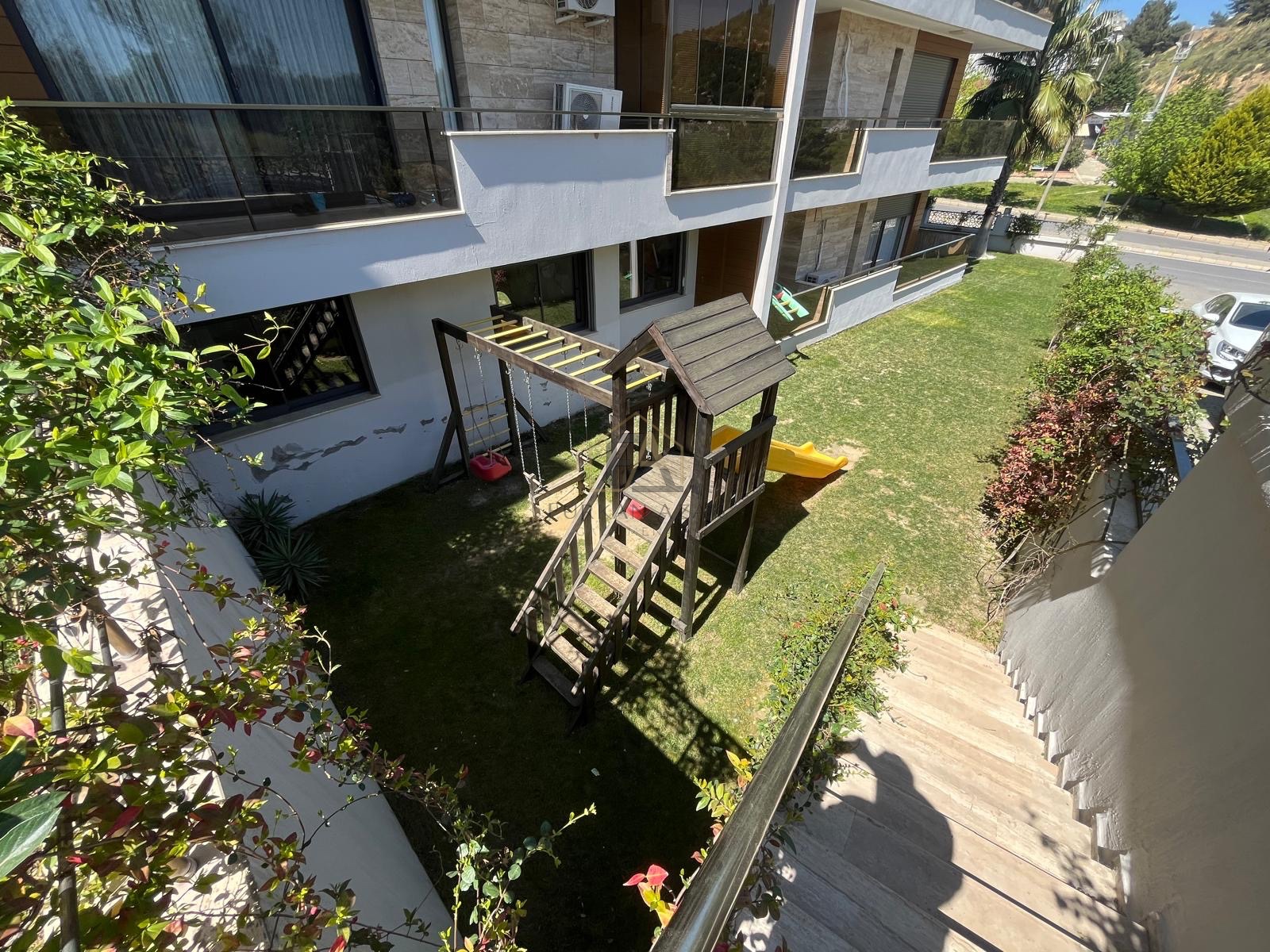 GAZİEMİR’DE MUHTEŞEM 3+1 HAVUZLU DOĞA İLE İÇ İÇE DAİRE