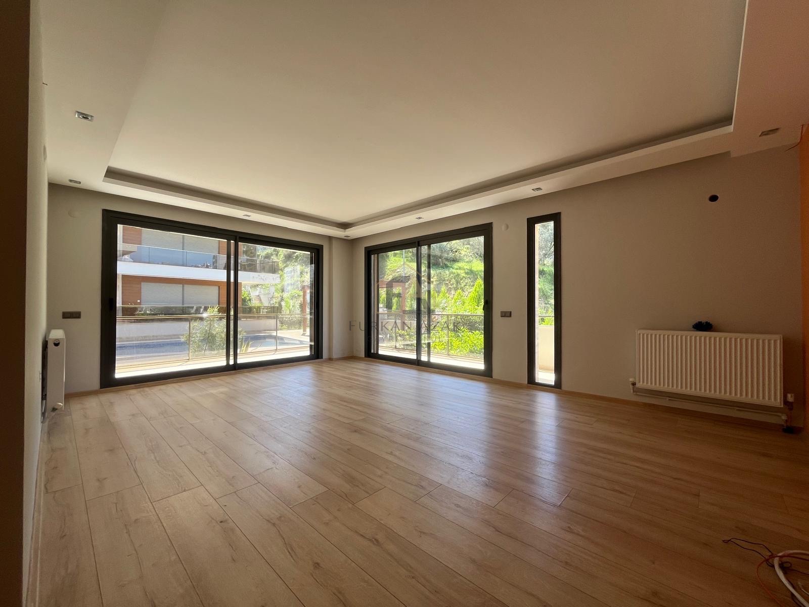 GAZİEMİR’DE MUHTEŞEM 3+1 HAVUZLU DOĞA İLE İÇ İÇE DAİRE