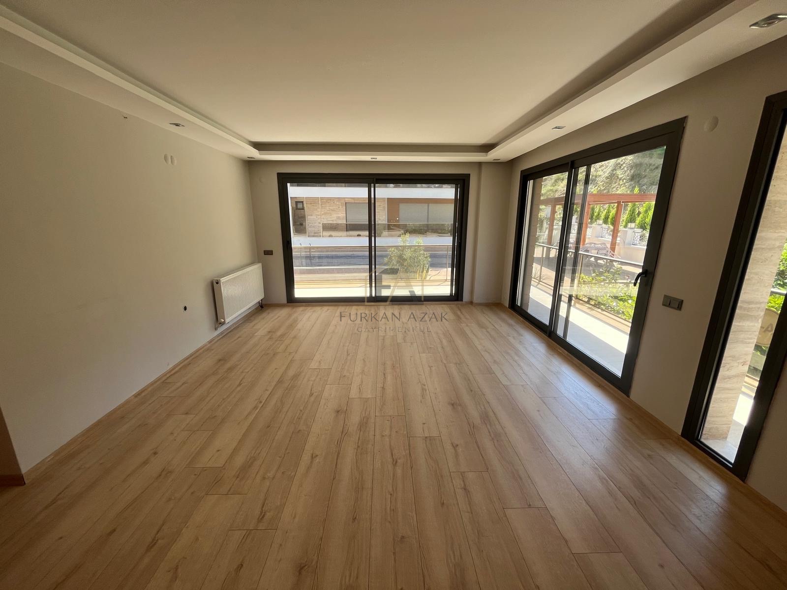 GAZİEMİR’DE MUHTEŞEM 3+1 HAVUZLU DOĞA İLE İÇ İÇE DAİRE