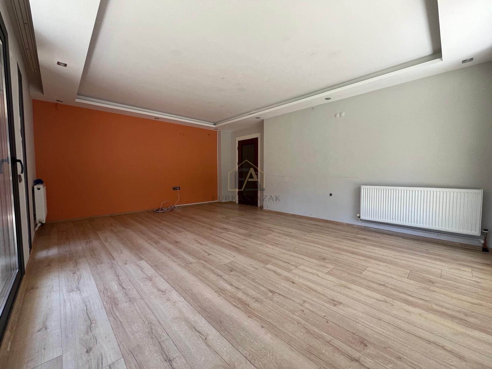 GAZİEMİR’DE MUHTEŞEM 3+1 HAVUZLU DOĞA İLE İÇ İÇE DAİRE