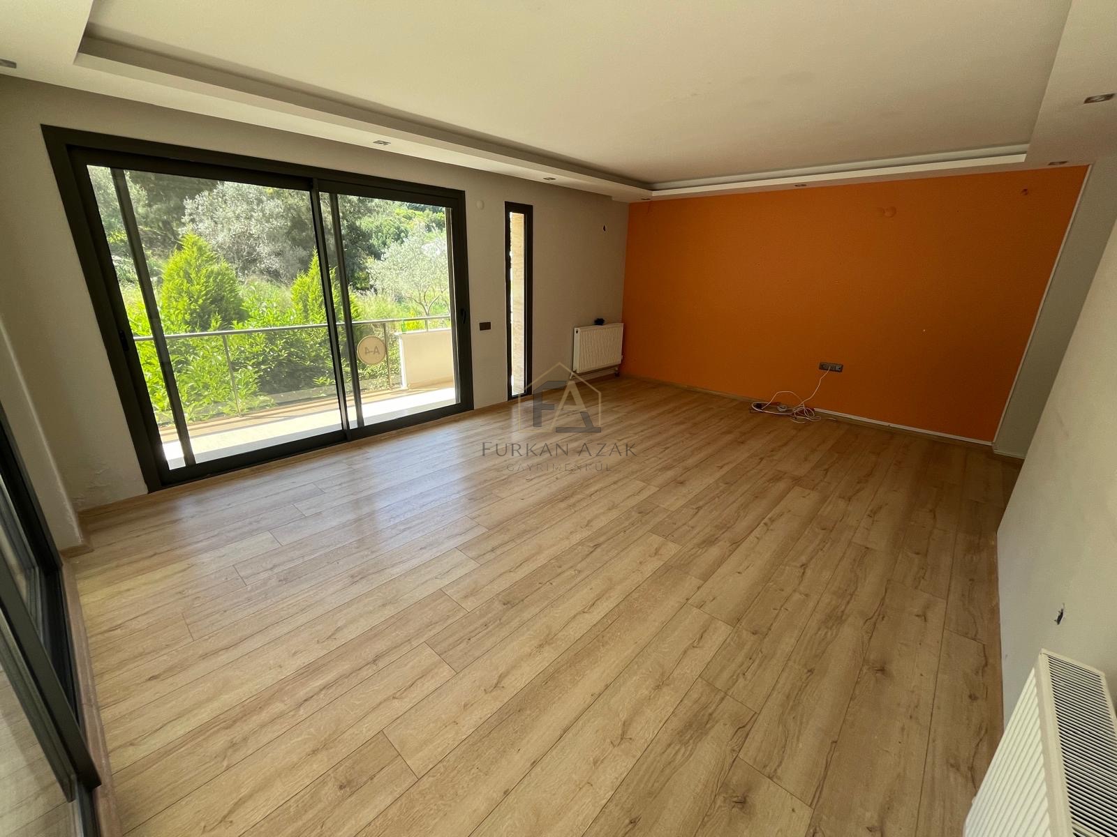 GAZİEMİR’DE MUHTEŞEM 3+1 HAVUZLU DOĞA İLE İÇ İÇE DAİRE