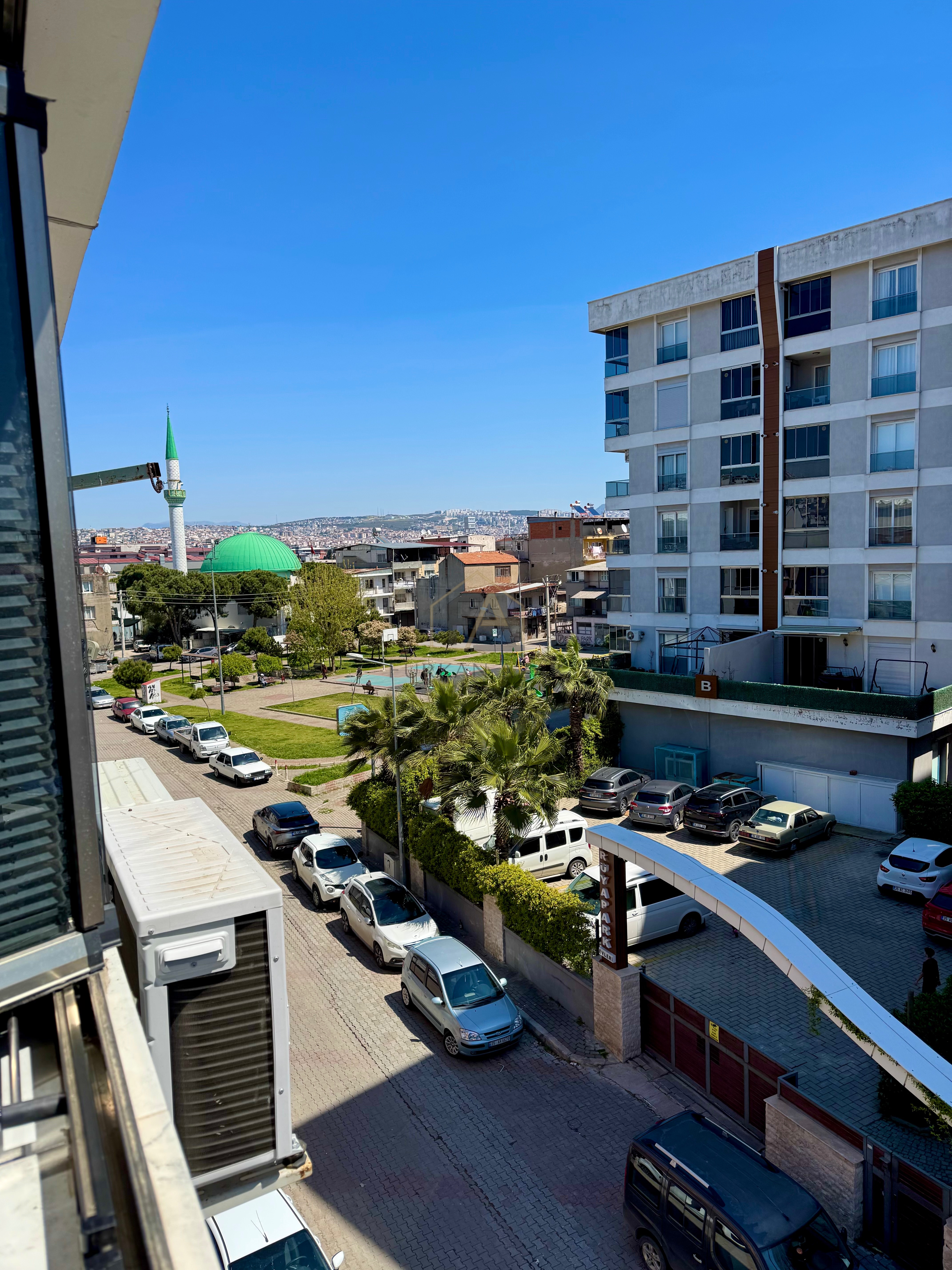 İZMİR KARABAĞLAR’DA 4+1 4 YAŞINDA 179m2