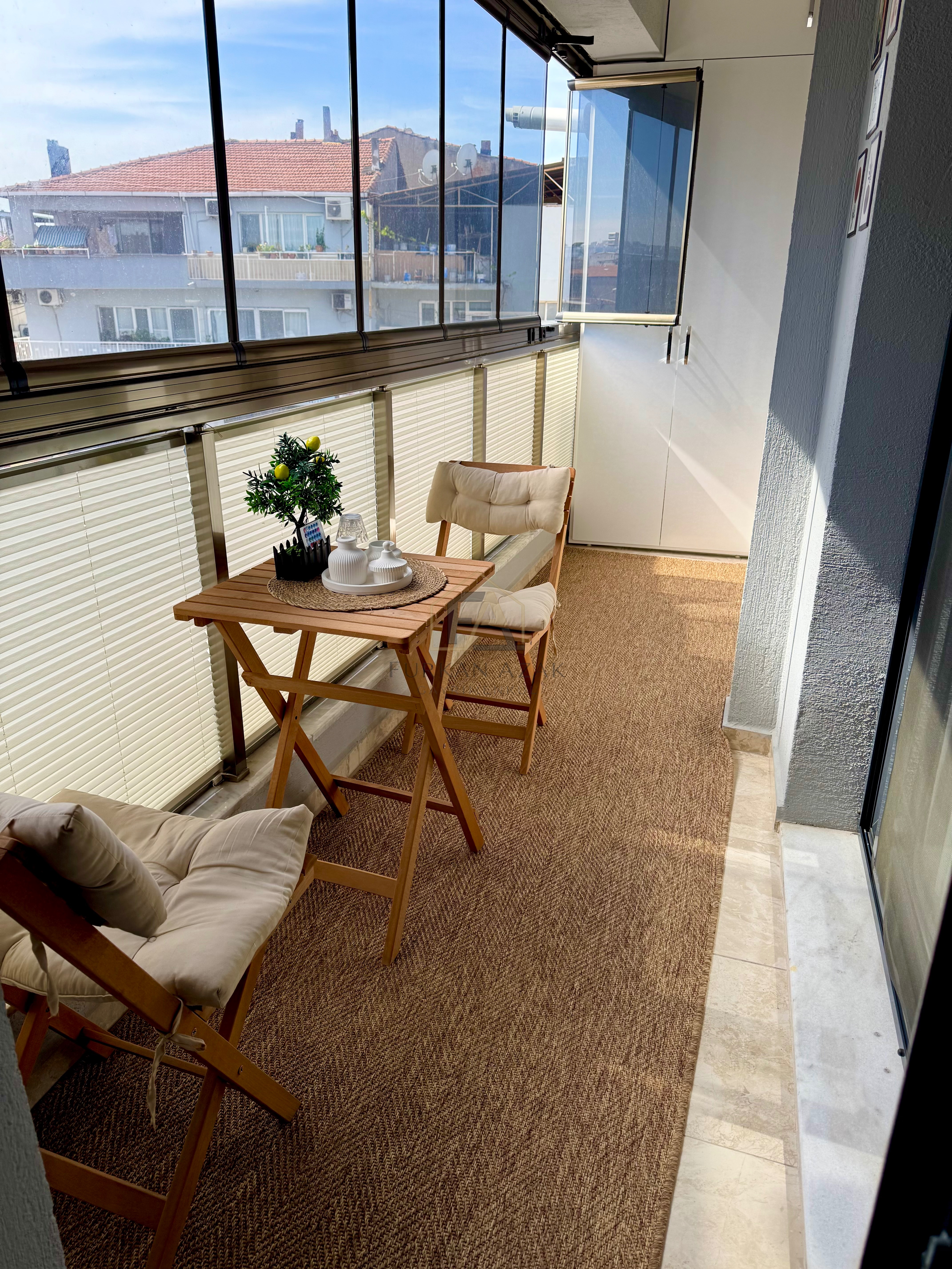 İZMİR KARABAĞLAR’DA 4+1 4 YAŞINDA 179m2