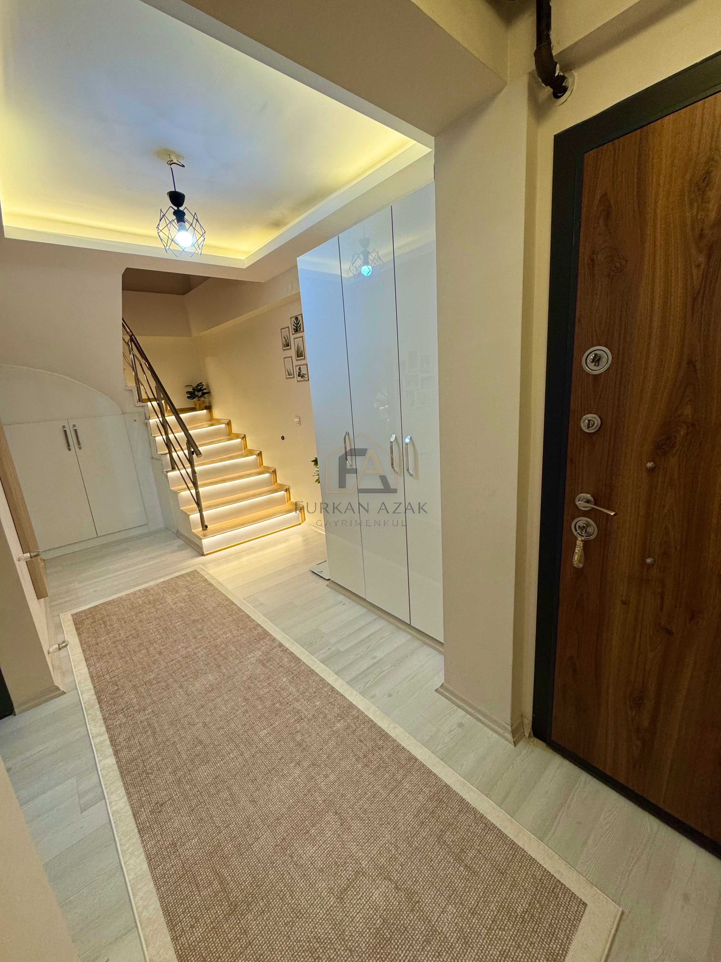 İZMİR KARABAĞLAR’DA 4+1 4 YAŞINDA 179m2