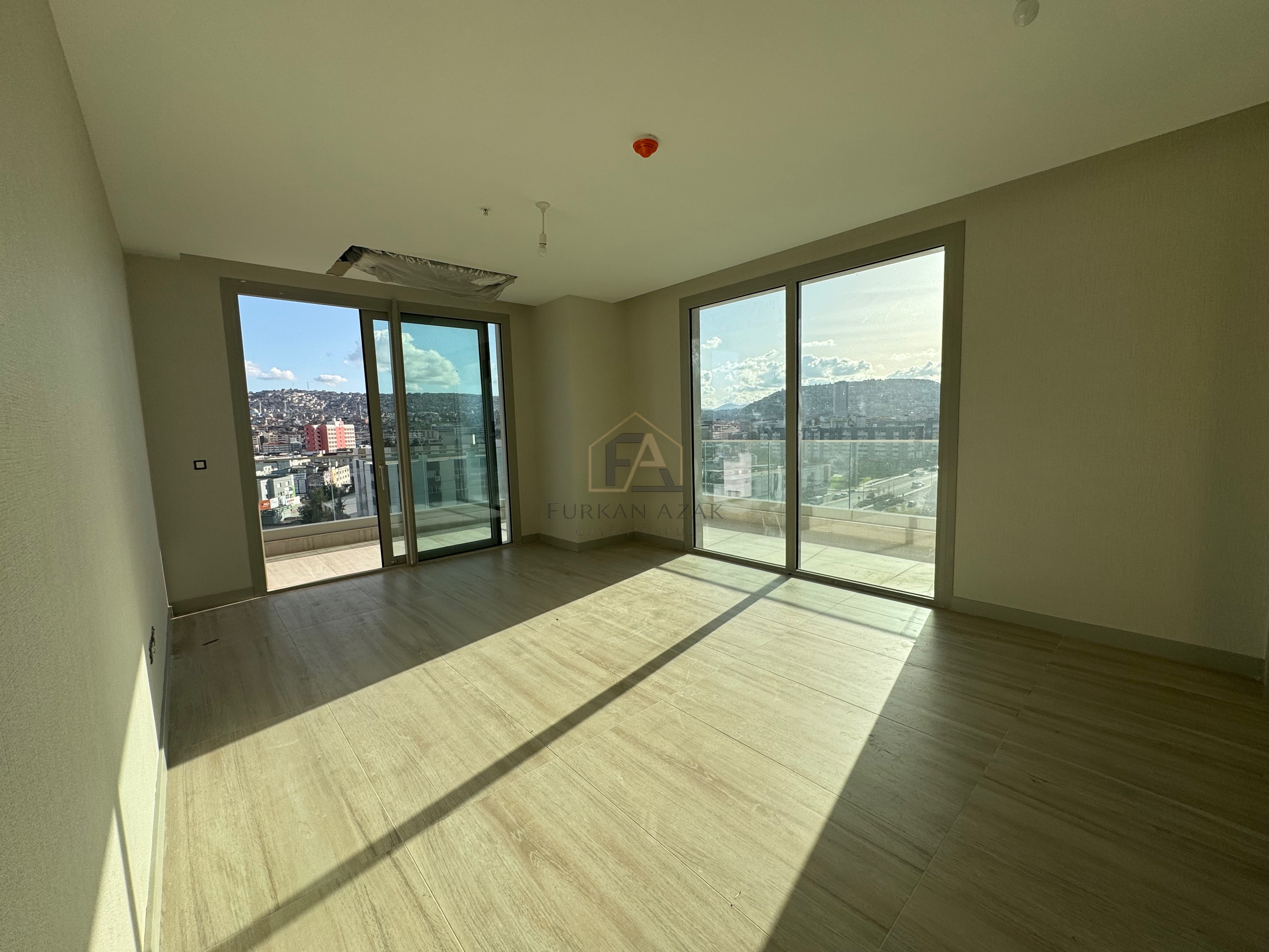 İZMİR MEGAPOL’DE SIFIR 2+1 HAVUZLU REZİDANS