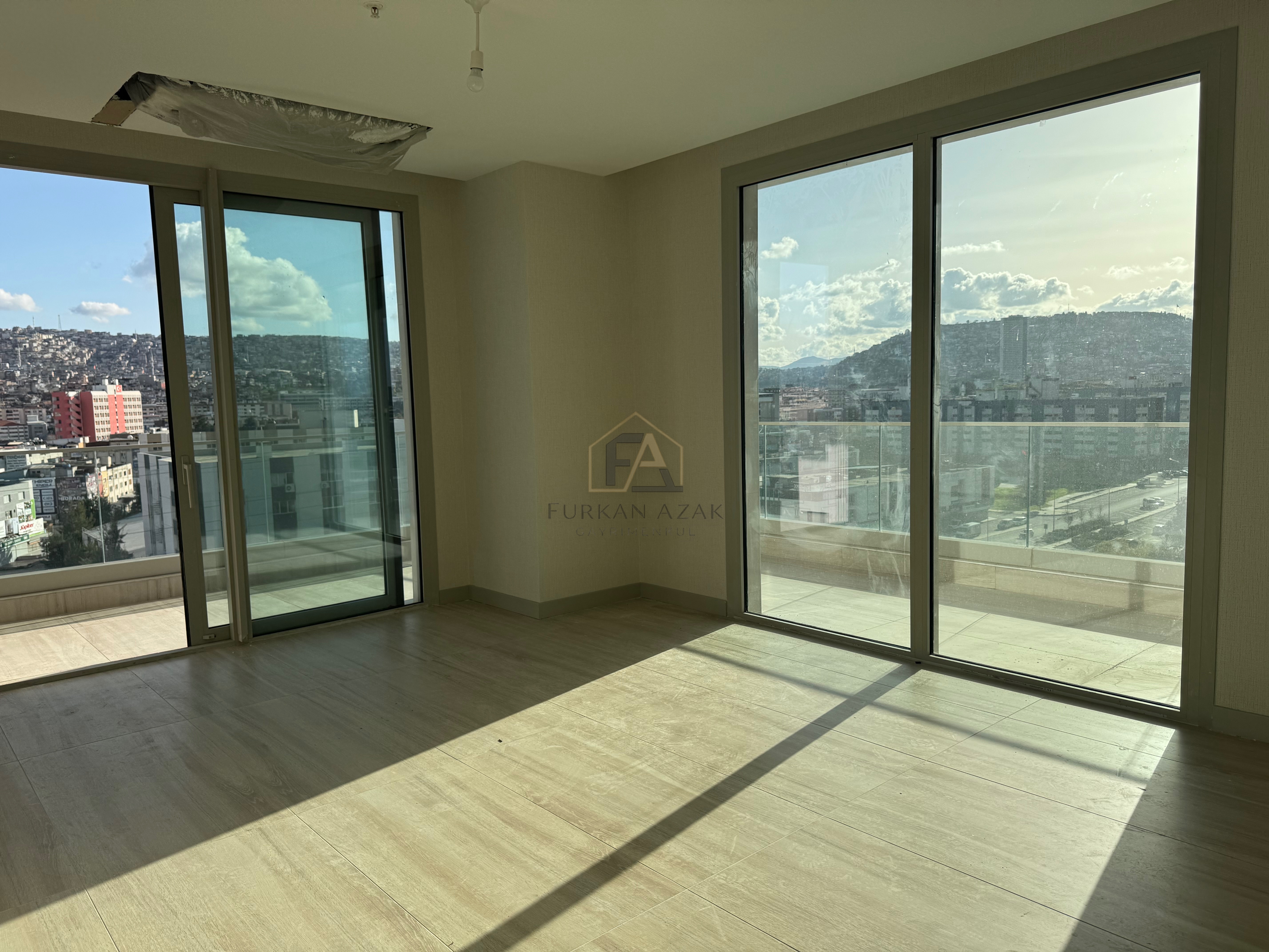 İZMİR MEGAPOL’DE SIFIR 2+1 HAVUZLU REZİDANS