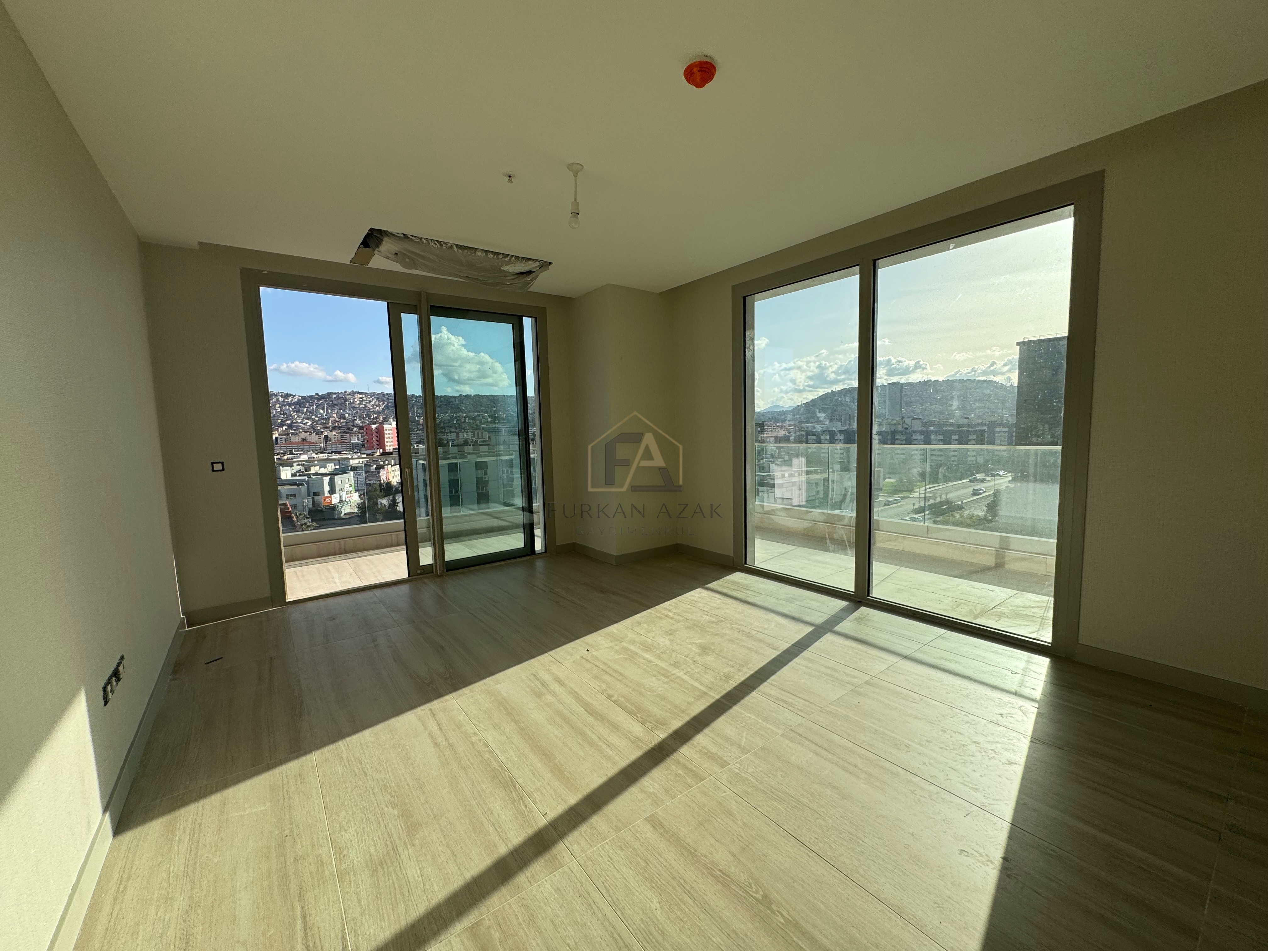 İZMİR MEGAPOL’DE SIFIR 2+1 HAVUZLU REZİDANS