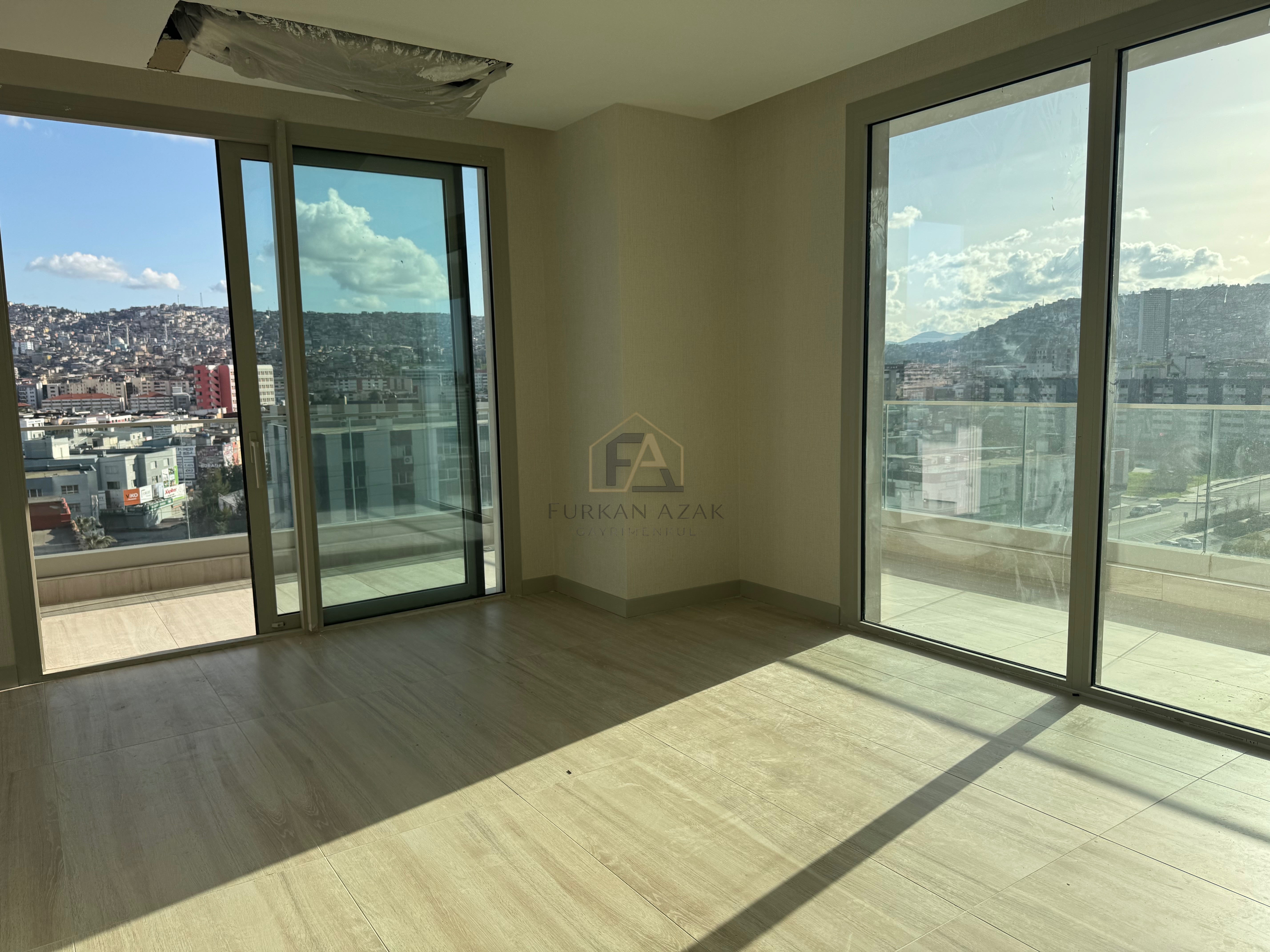 İZMİR MEGAPOL’DE SIFIR 2+1 HAVUZLU REZİDANS