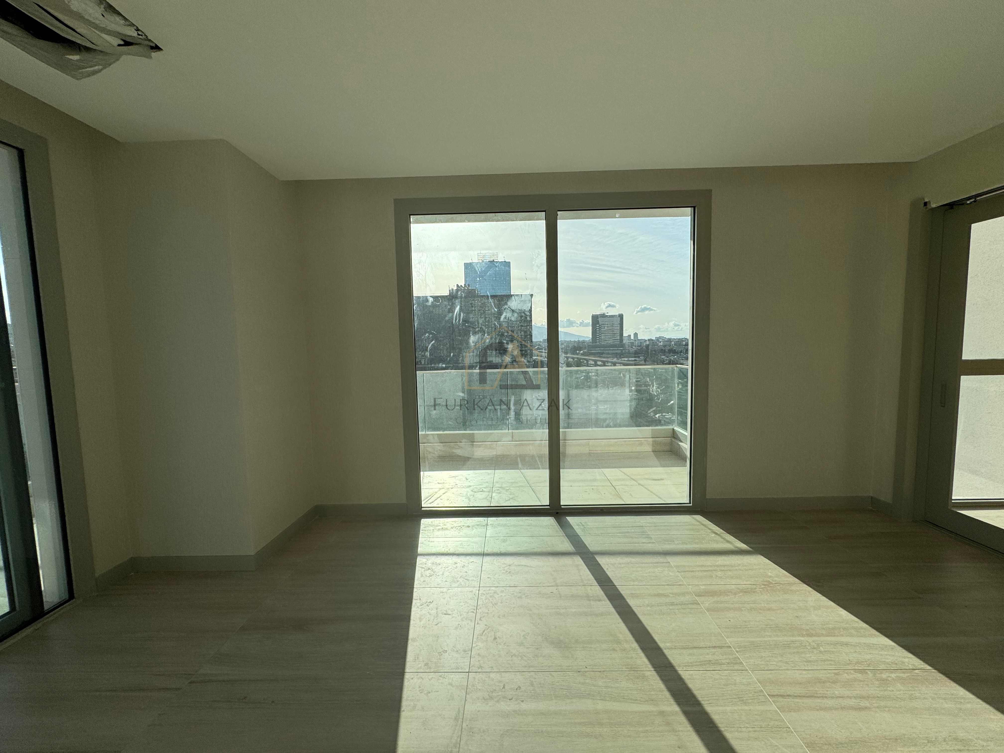 İZMİR MEGAPOL’DE SIFIR 2+1 HAVUZLU REZİDANS