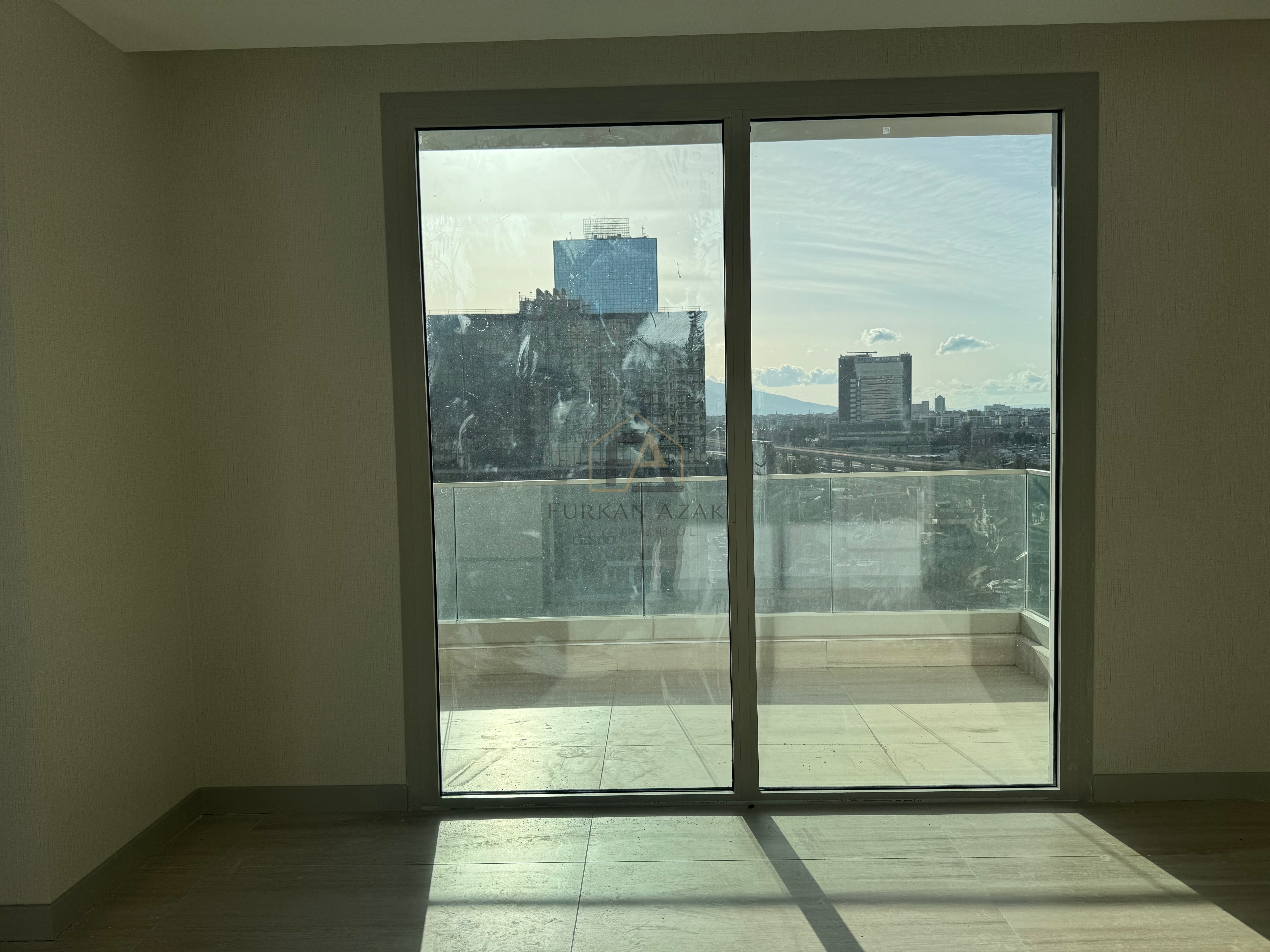 İZMİR MEGAPOL’DE SIFIR 2+1 HAVUZLU REZİDANS