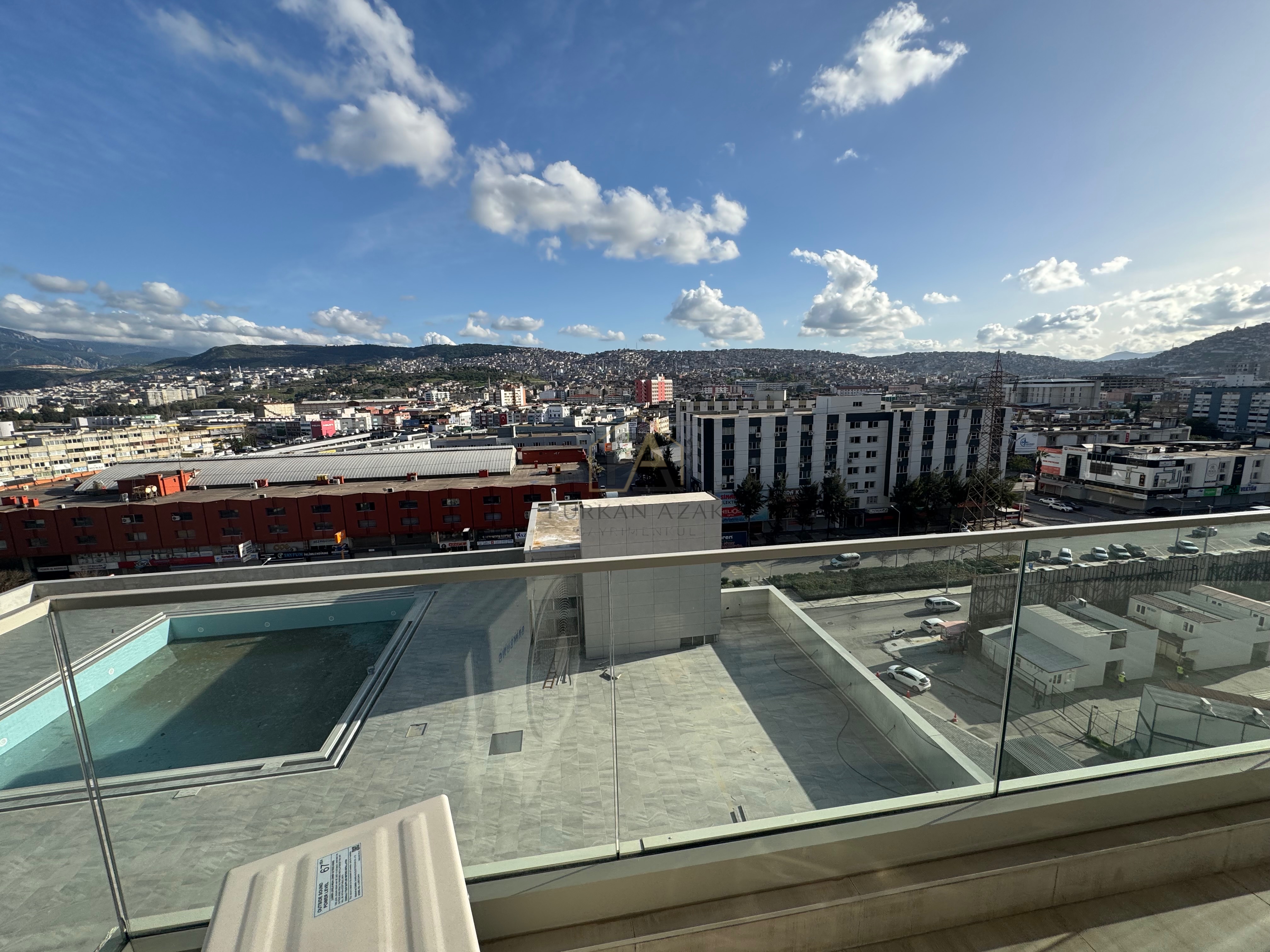 İZMİR MEGAPOL’DE SIFIR 2+1 HAVUZLU REZİDANS