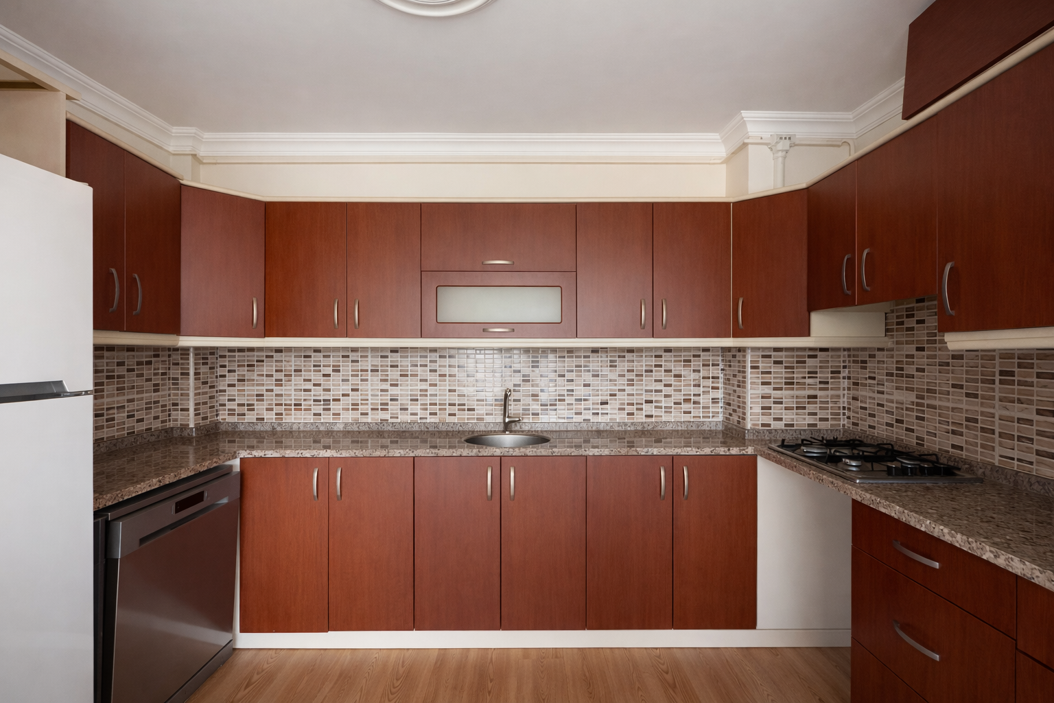 TARİHİ ASANSÖR YAKINI 5 YAŞINDA 2+1 120m2 DAİRE