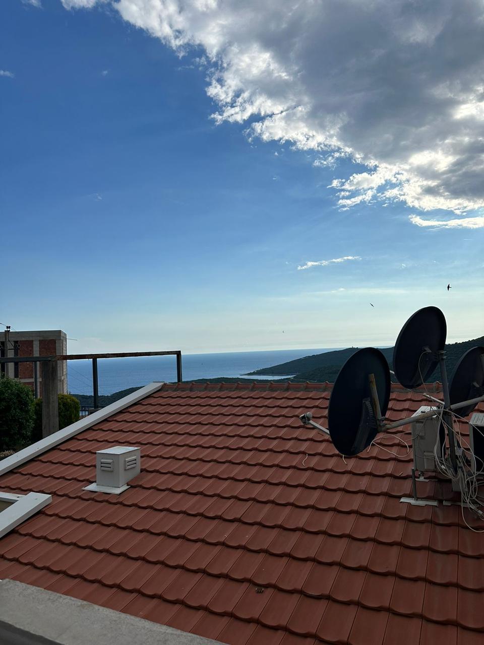 Spacious Three Bedroom Apartment with Parking Space in Prijevor (Seoce)