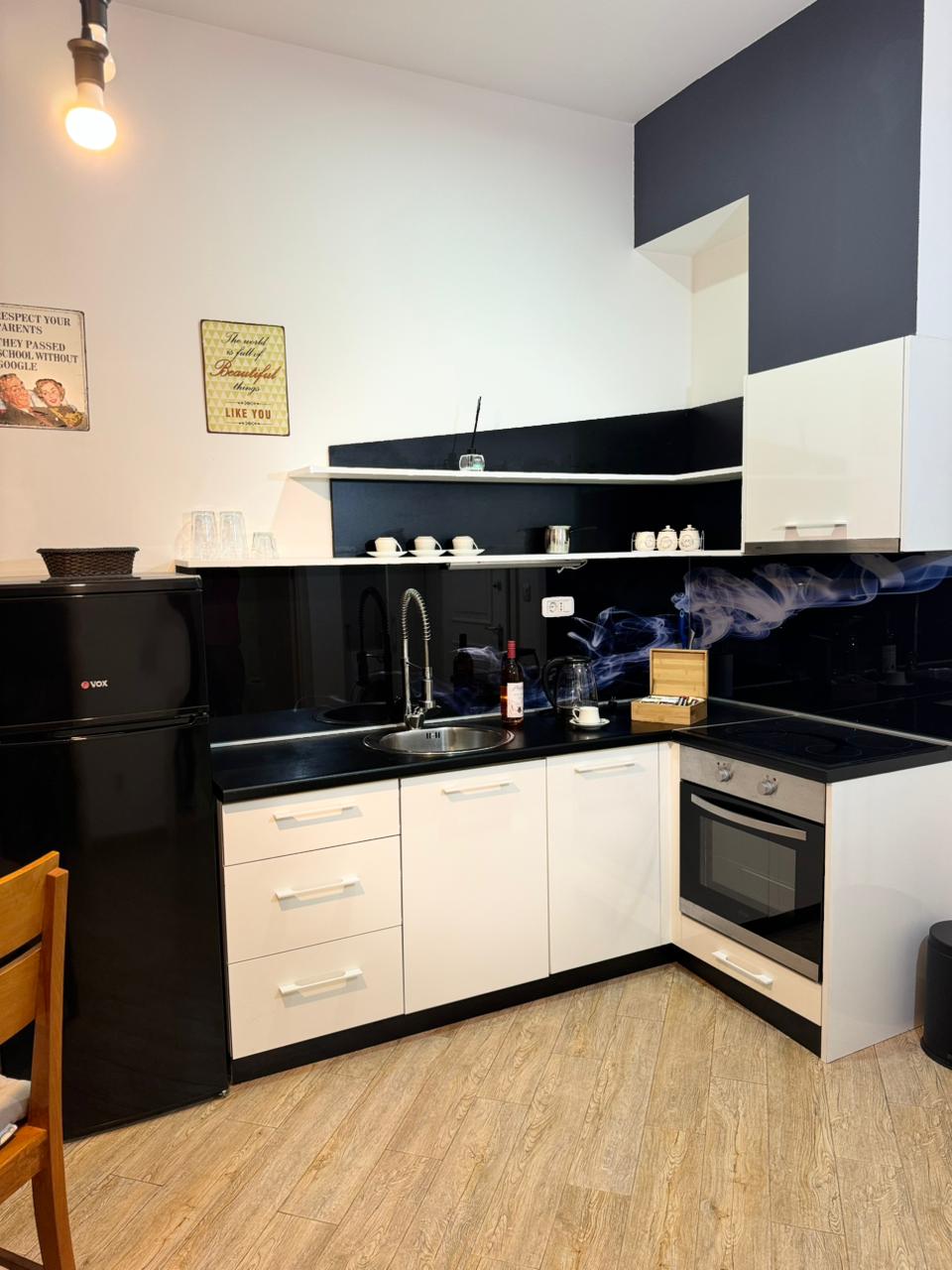 Lux One Bedroom Apartment in Victoria Building in Budva Center- 2 mins to the beach!