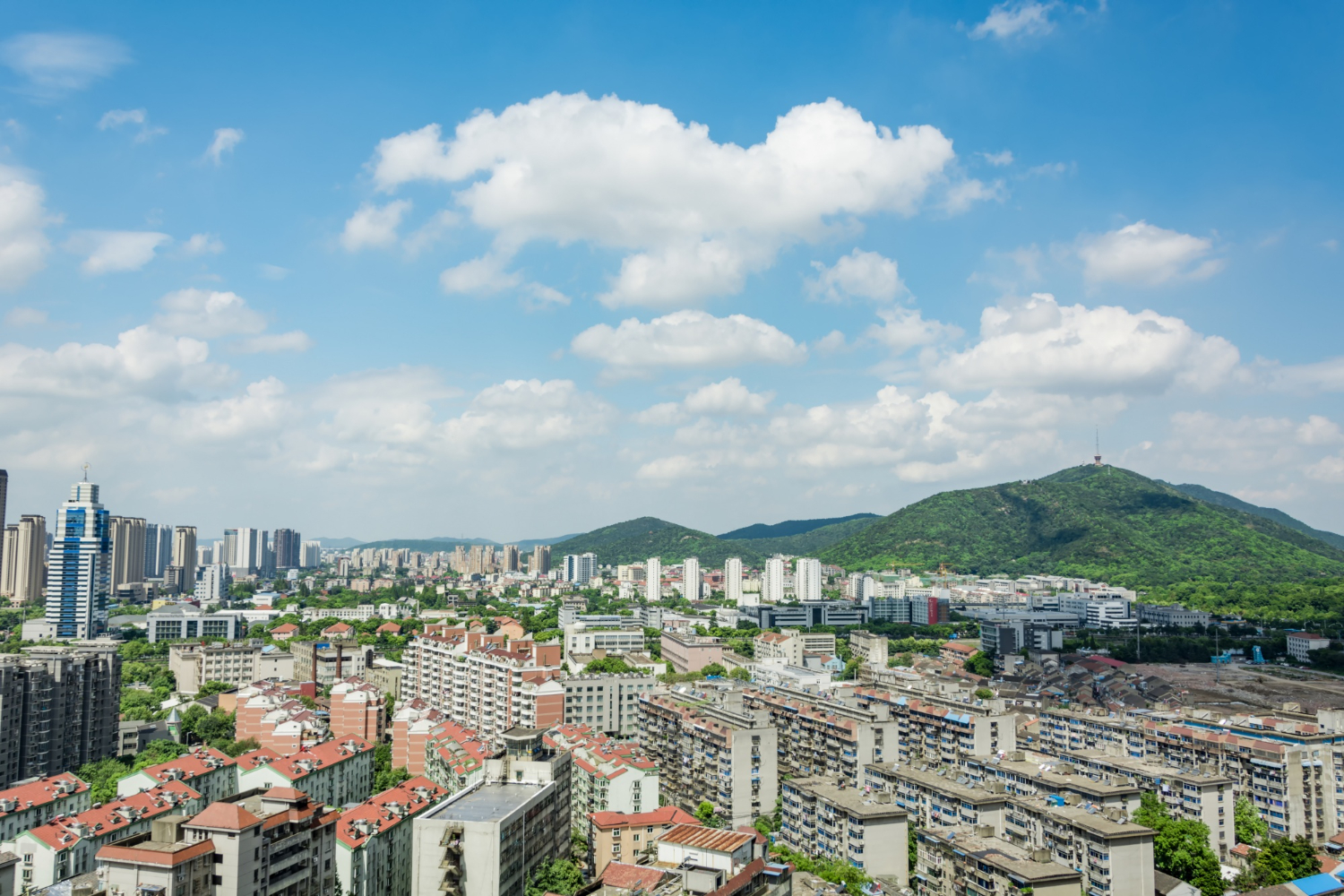 台灣房市因「打房」跌落神壇?胡偉良:房地產影響經濟遠超過GDP貢獻