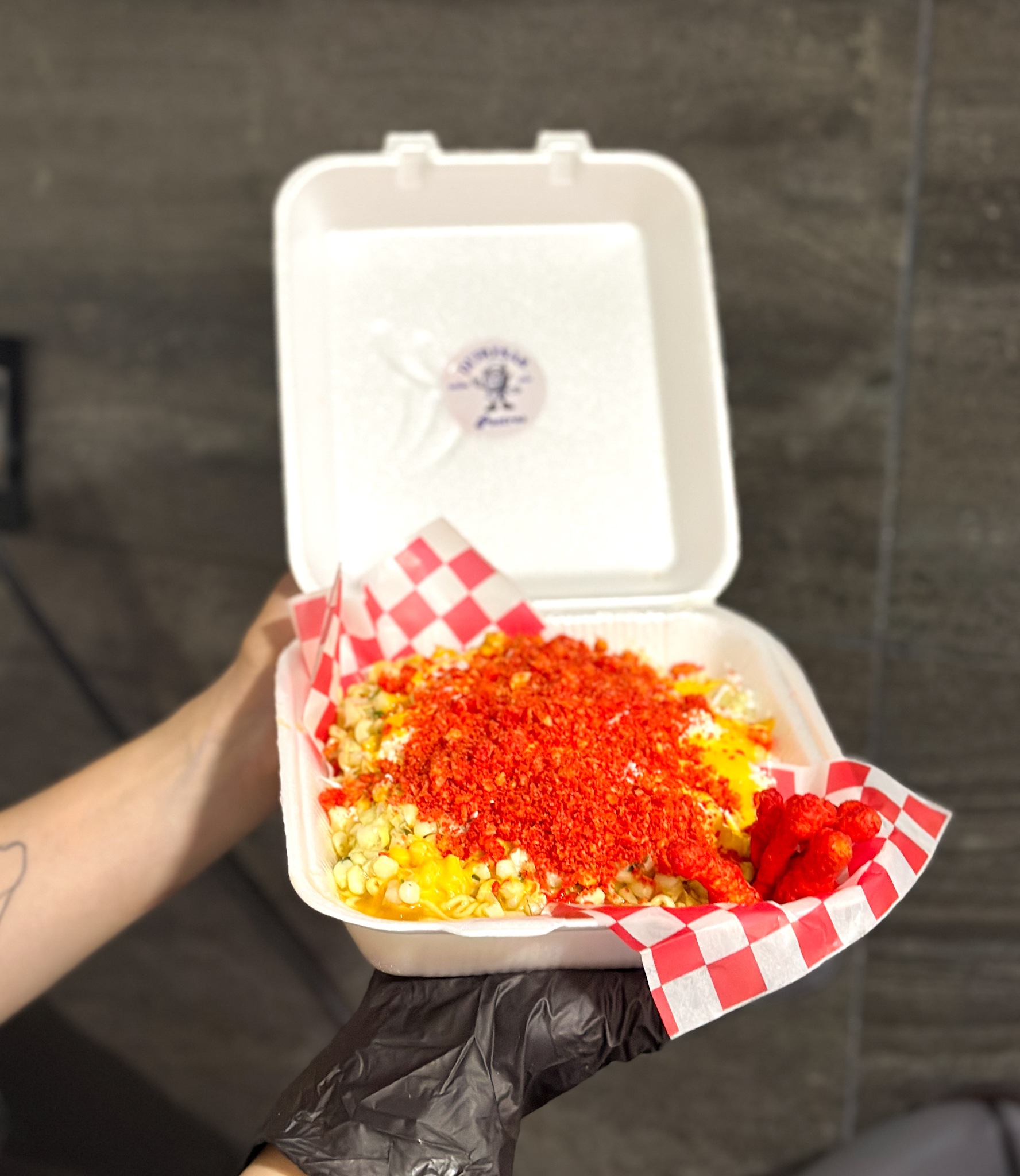Charola preparada de esquites