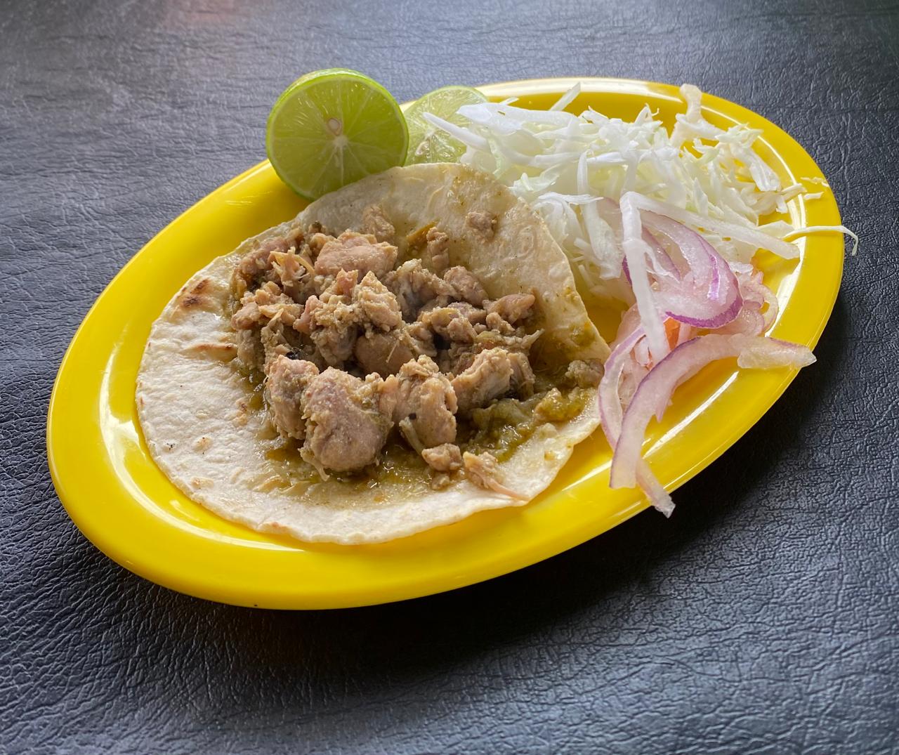 Taco de Carnita de Puerco en Salsa Verde