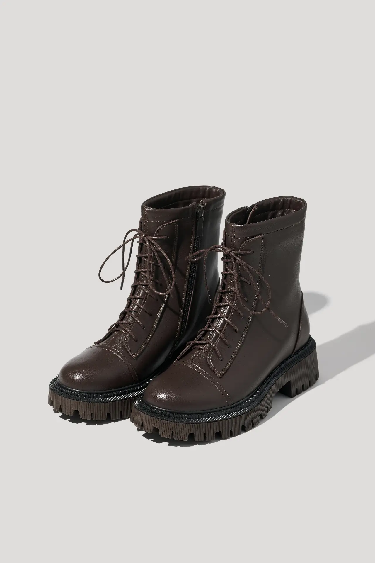 Черевики шоколадні шкіряні із замком збоку та шнурками, з набивним хутром