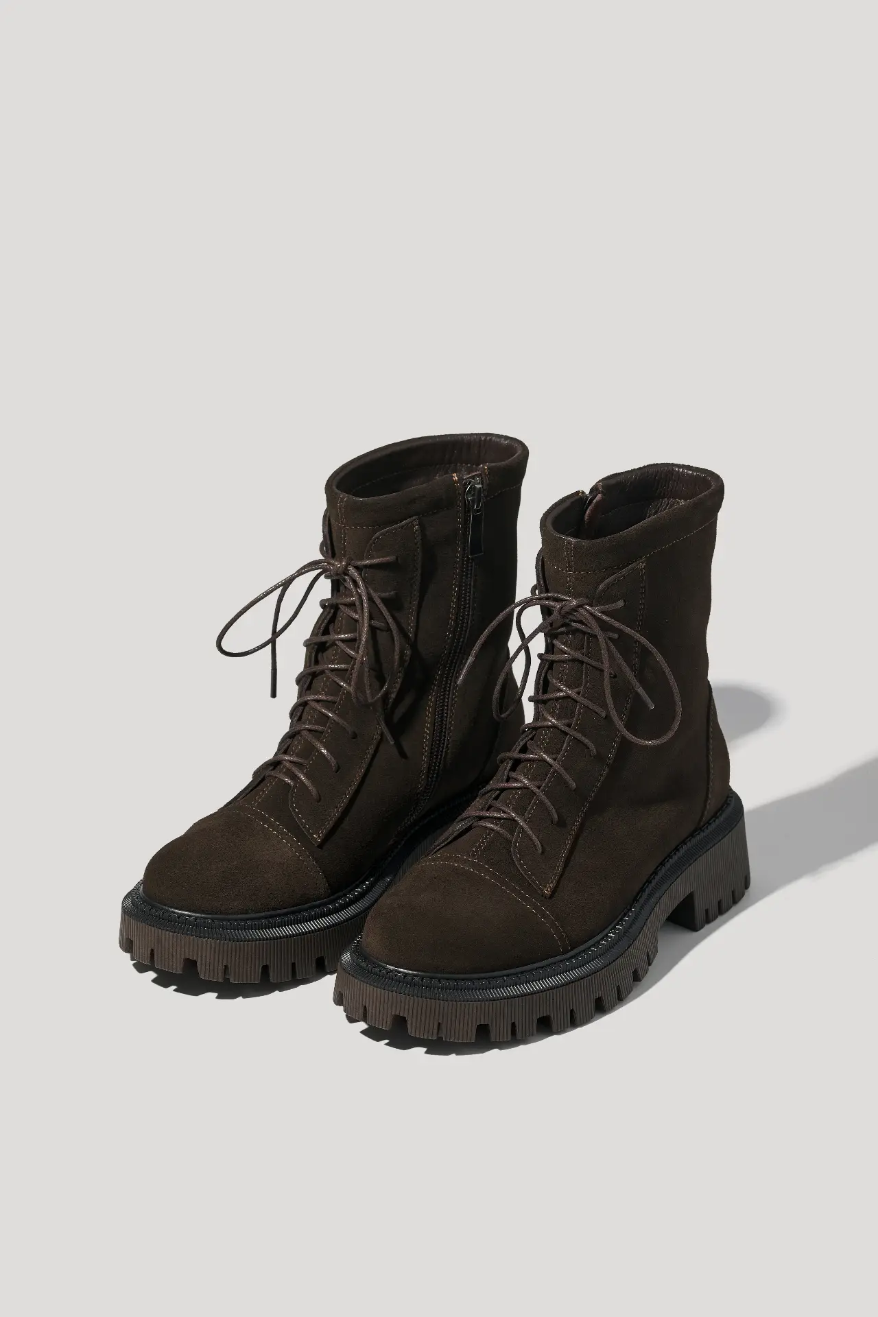 Черевики шоколадні замшеві із замком збоку та шнурками, з флісом
