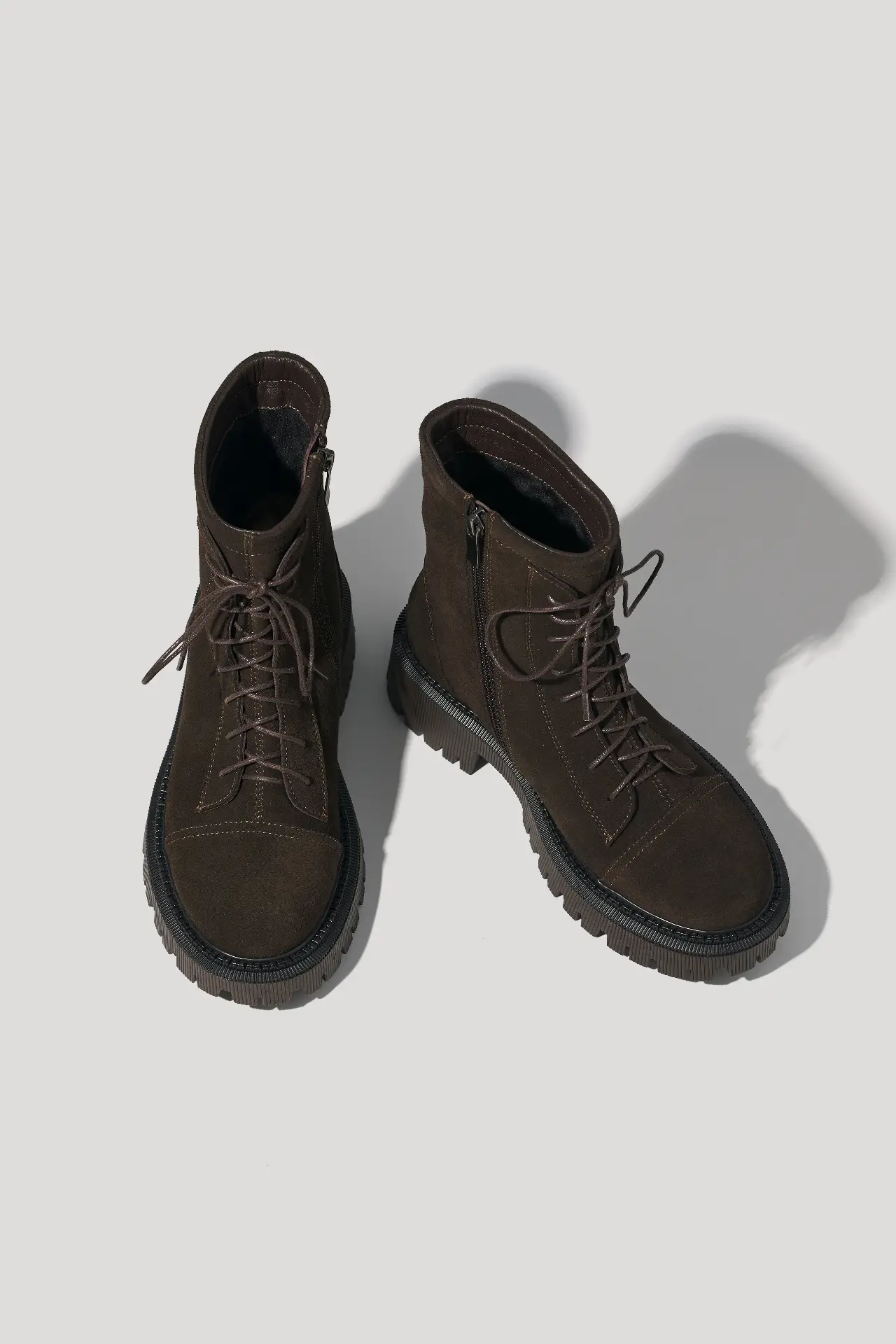 Черевики шоколадні замшеві із замком збоку та шнурками, з флісом