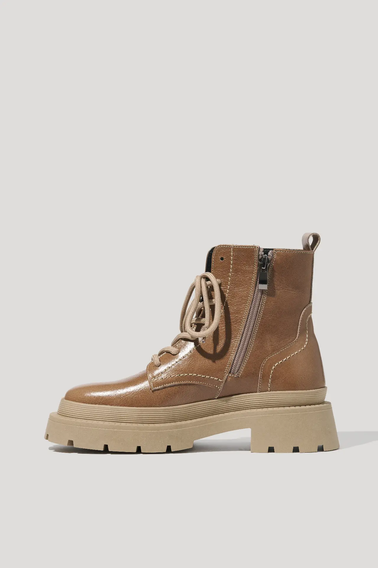 Черевики капучинові шкіряні на масивній підошві з байкою