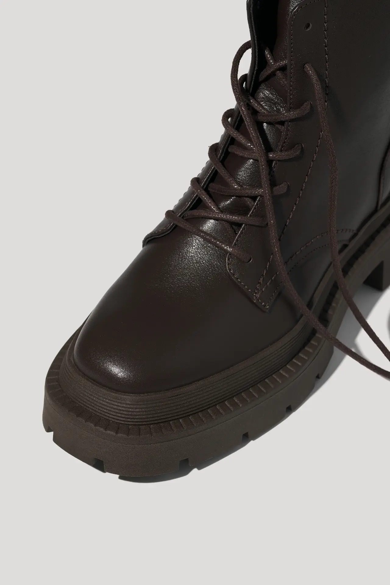 Черевики шоколадні шкіряні на масивній підошві з байкою