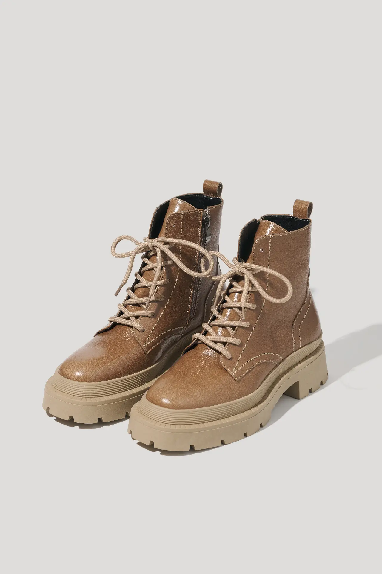 Черевики капучинові шкіряні на масивній підошві з байкою