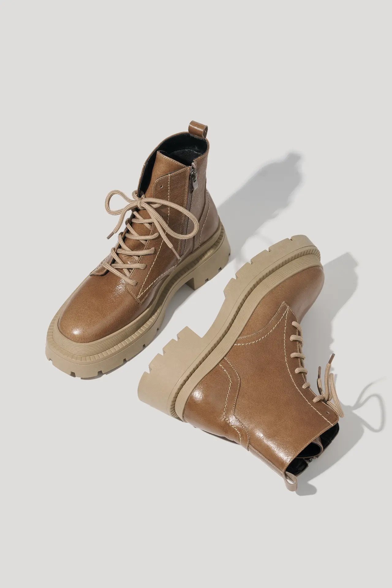 Черевики капучинові шкіряні на масивній підошві з набивним хутром