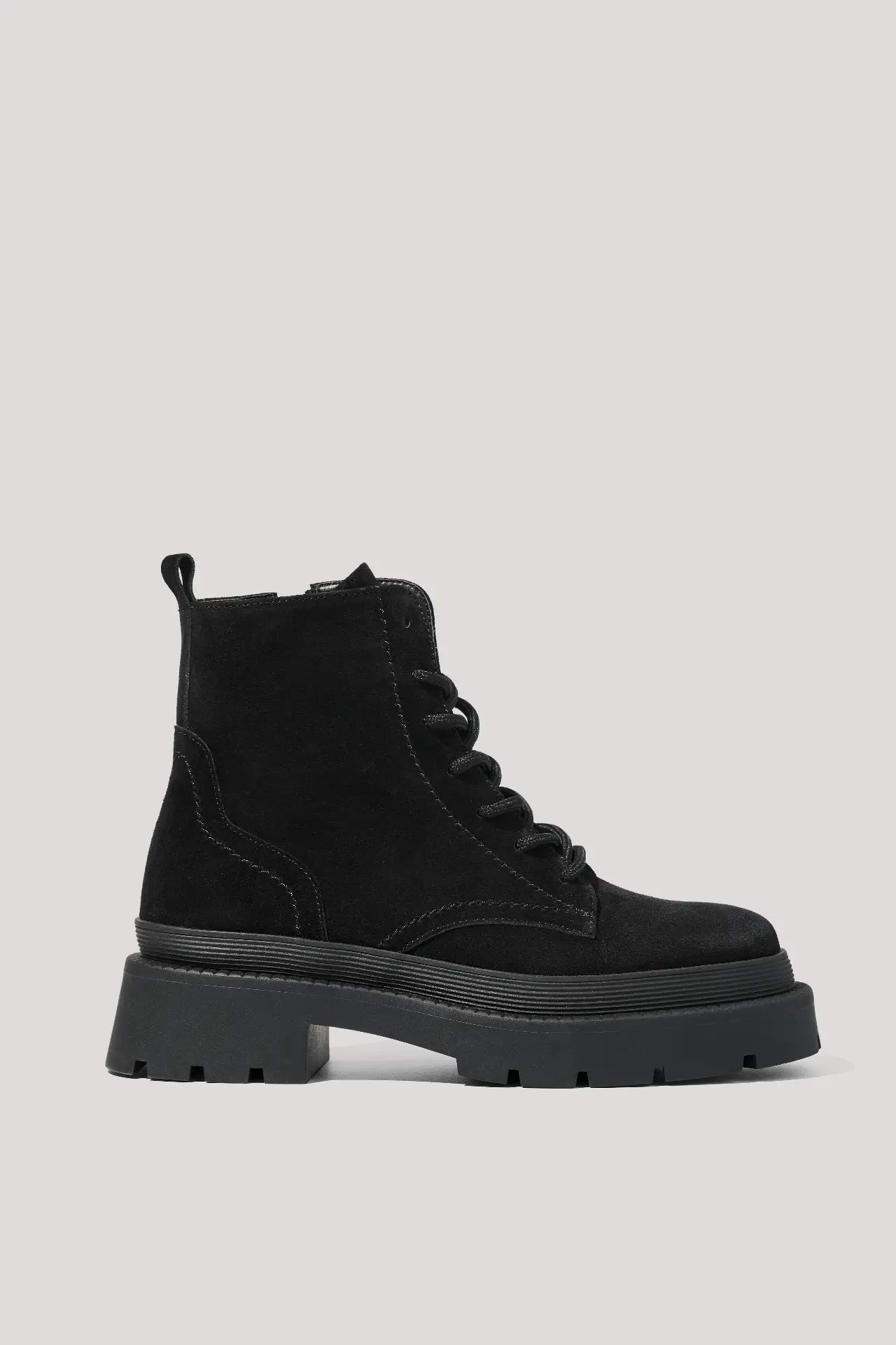 Черевики чорні замшеві на масивній підошві з байкою